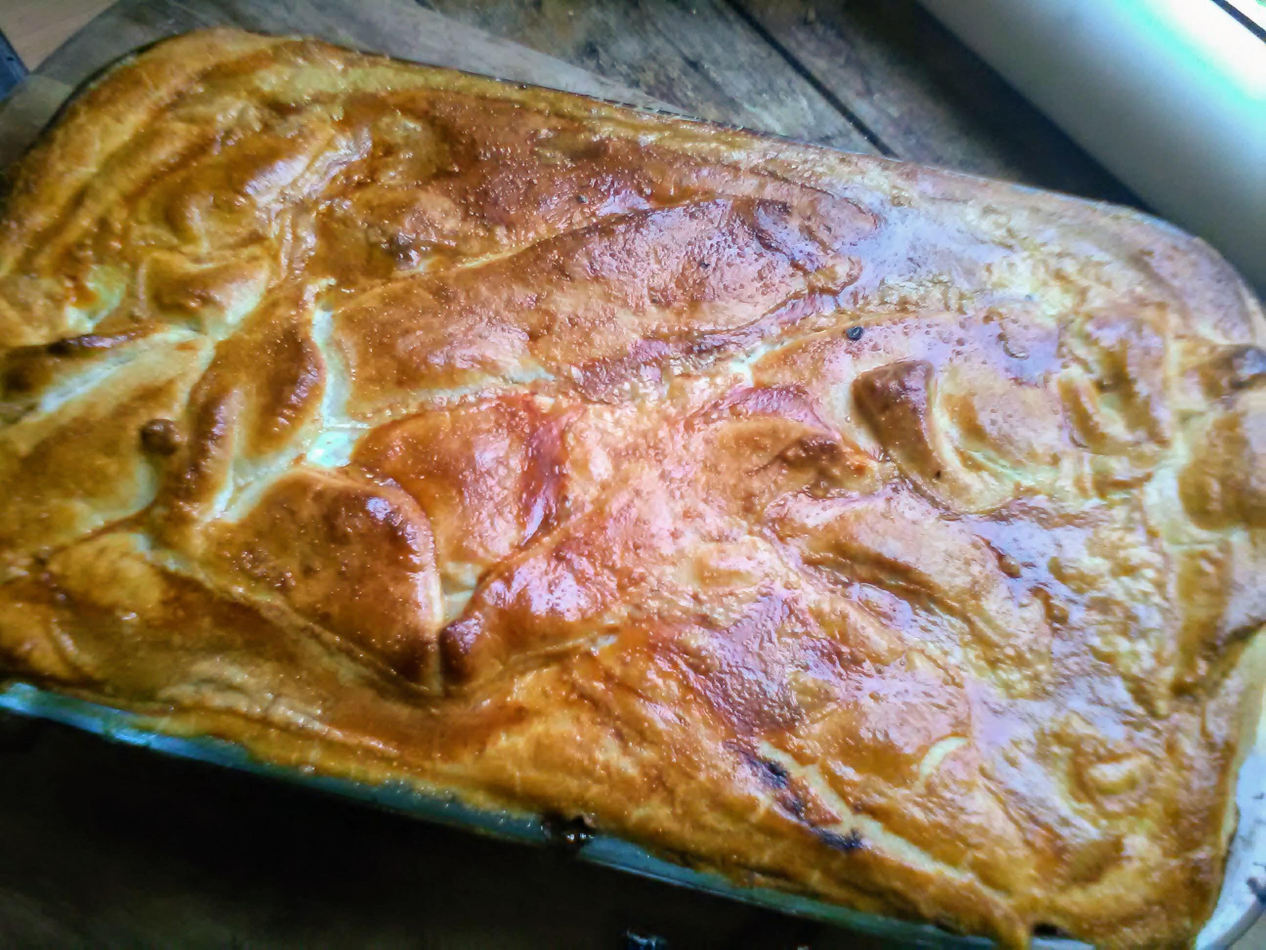 Sausage, apple, and leek pie r/UK_Food
