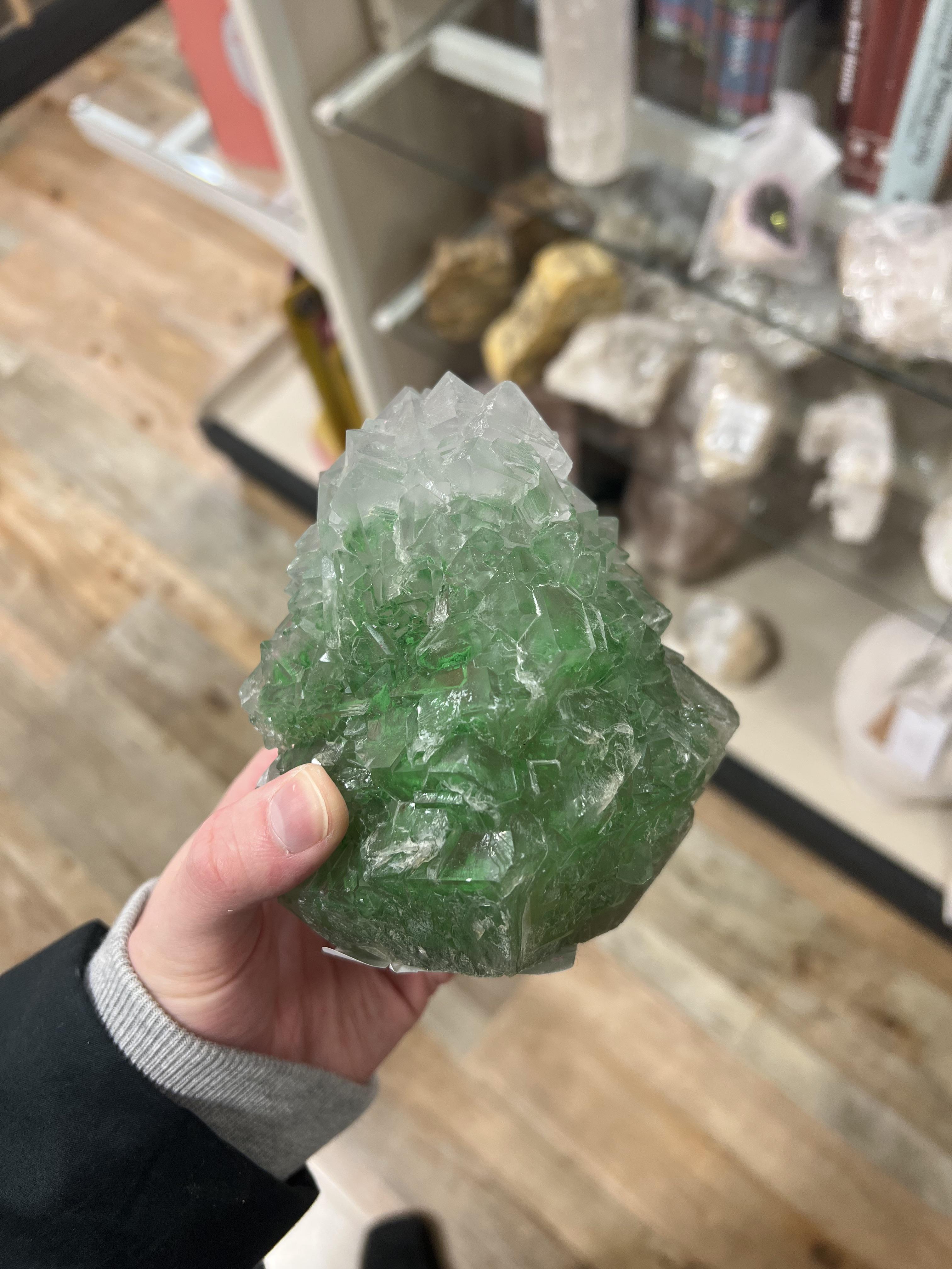 Does anyone know what kind of crystal this is? r/Crystals