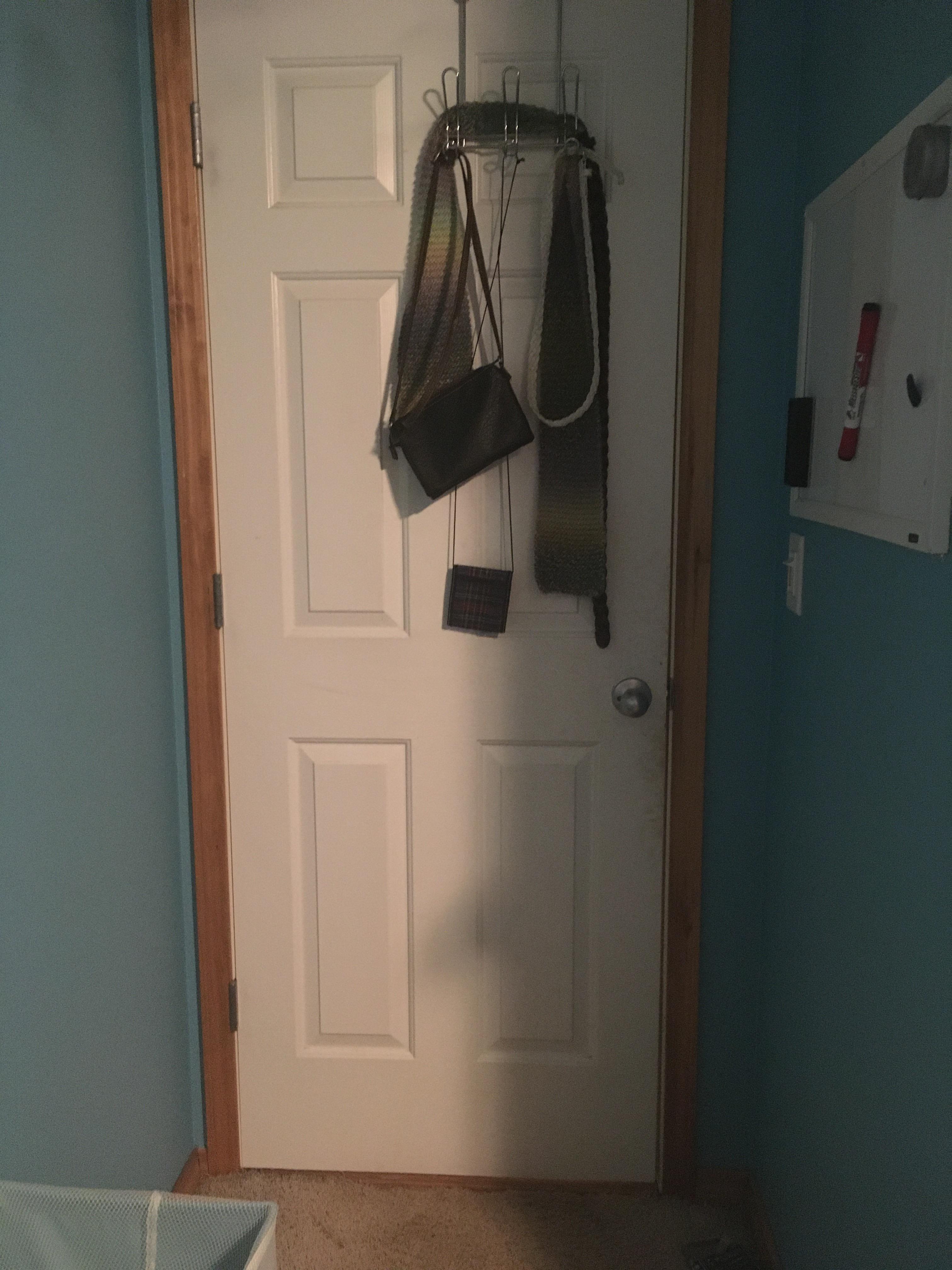 My bedroom door is not center on the wall r/mildlyinfuriating