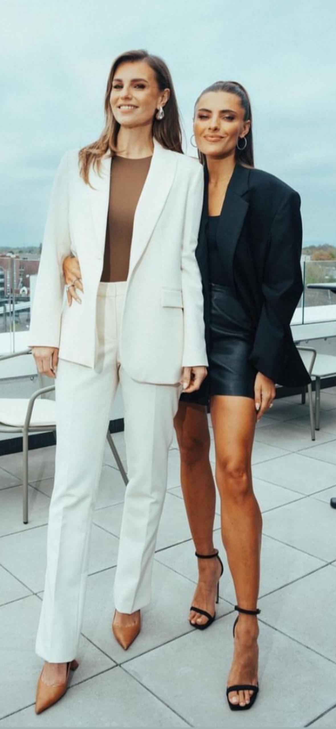 Laura & Sophia : HotTVCeleb