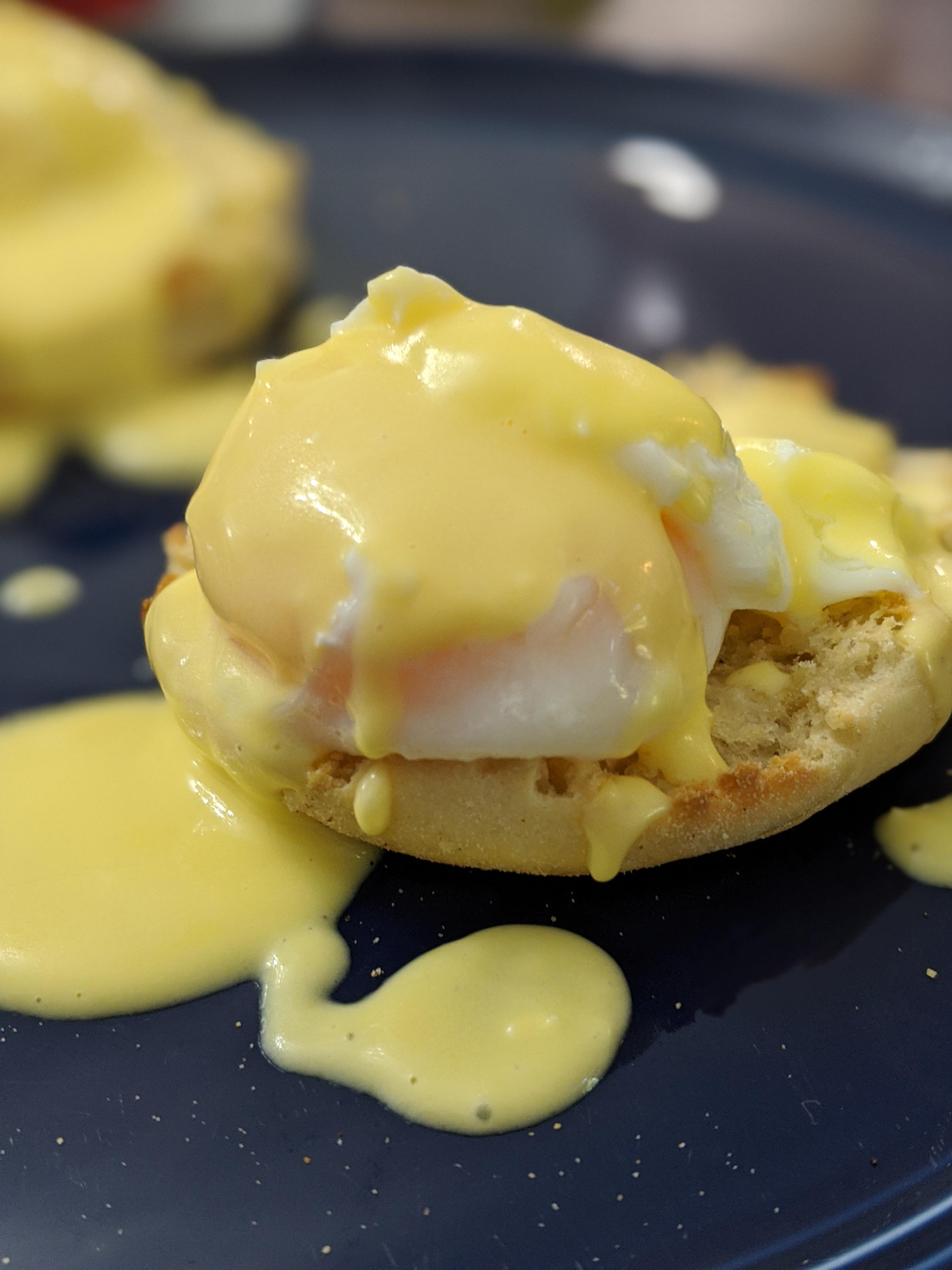 Who doesn't love a perfect poached egg and Hollandaise r/FoodPorn