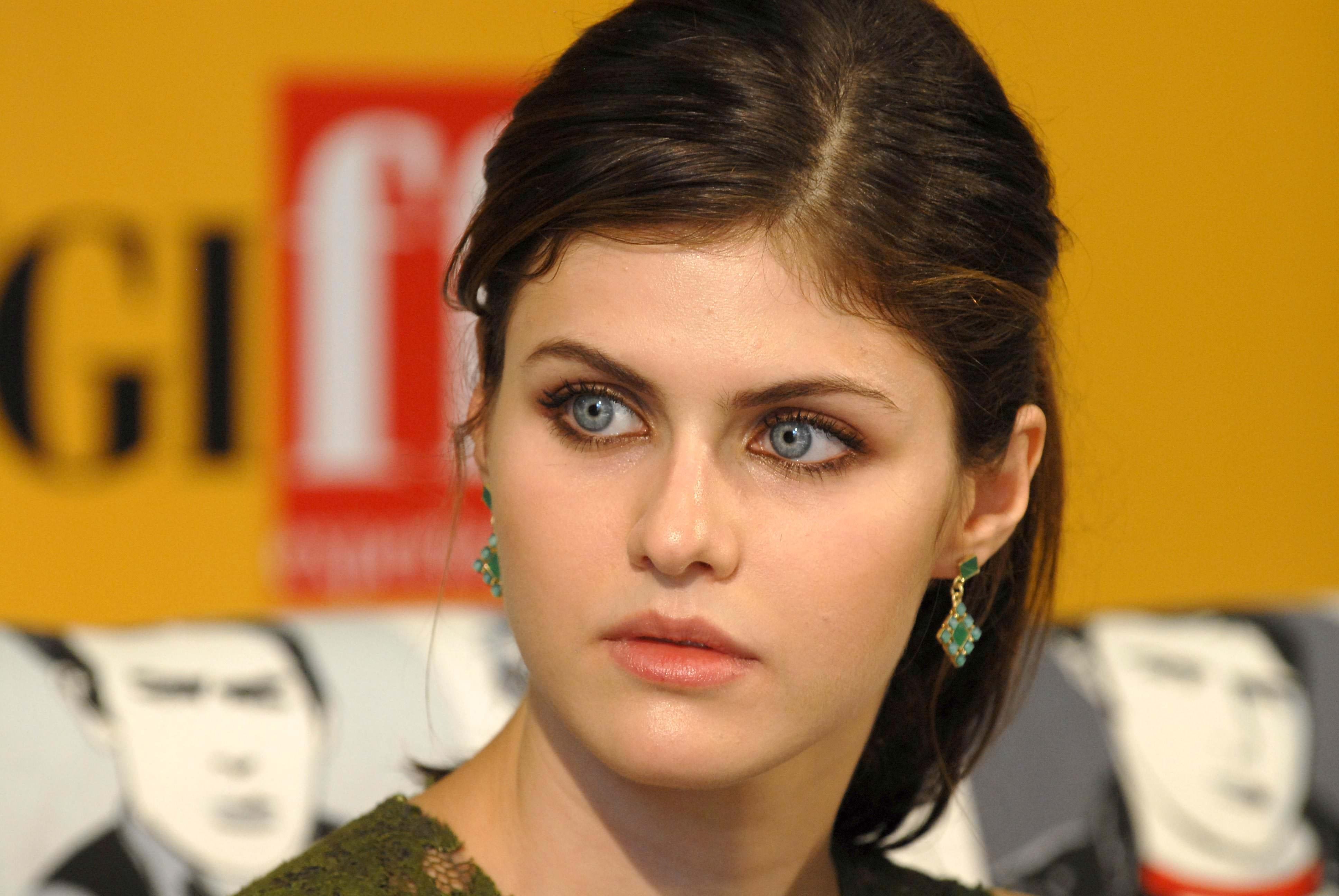🔞Those eyes ???????????? of Alexandra Daddario NUDE | | CelebrityNakeds.com