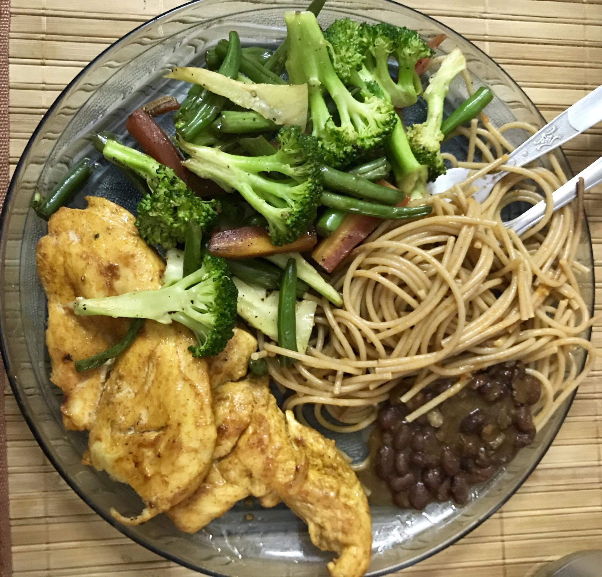 Sautéed chicken breast with some vegges, a serve of whole wheat pasta