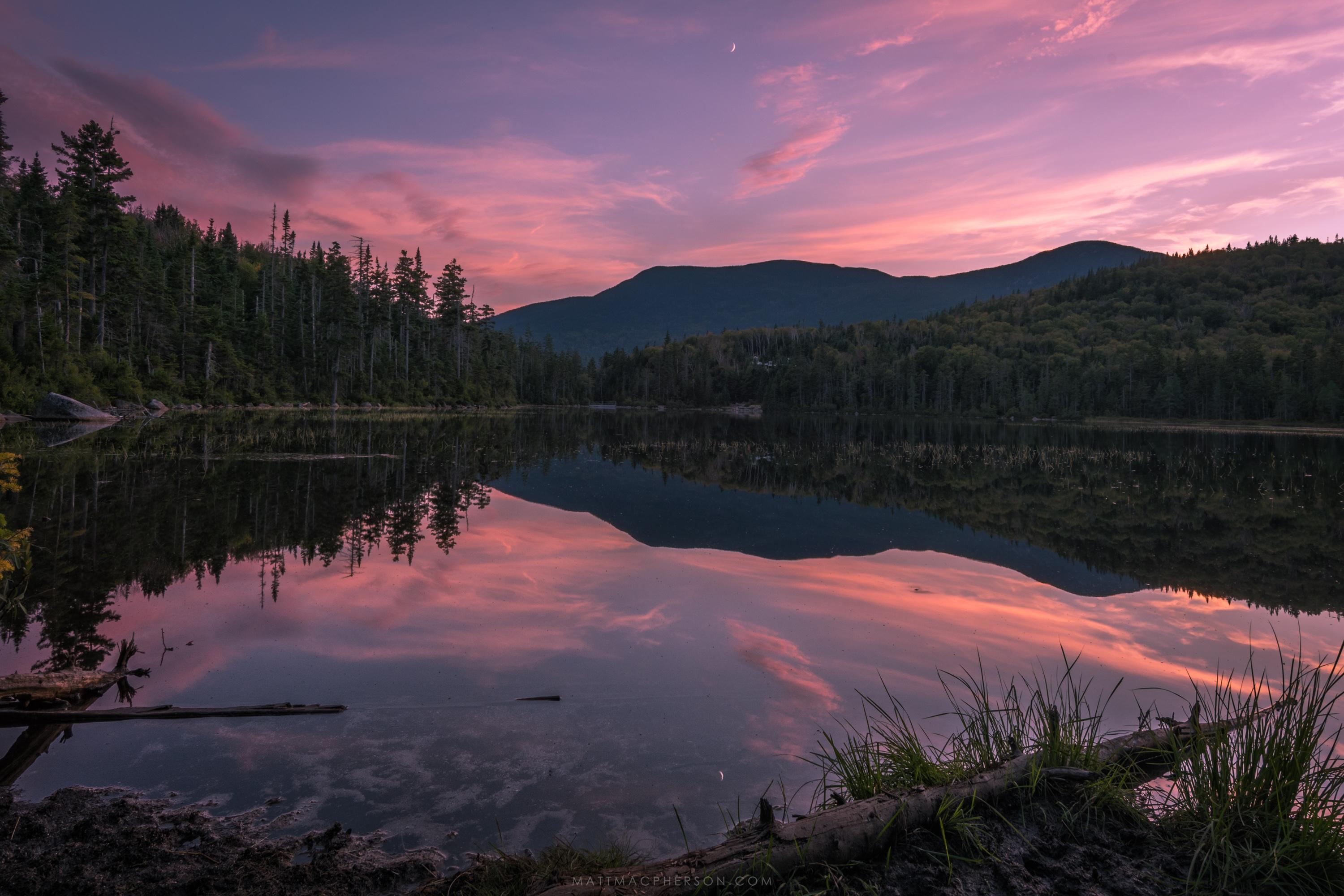 Crimson sky over Lonesome Lake, New Hampshire [OC][3000x2400] r/EarthPorn