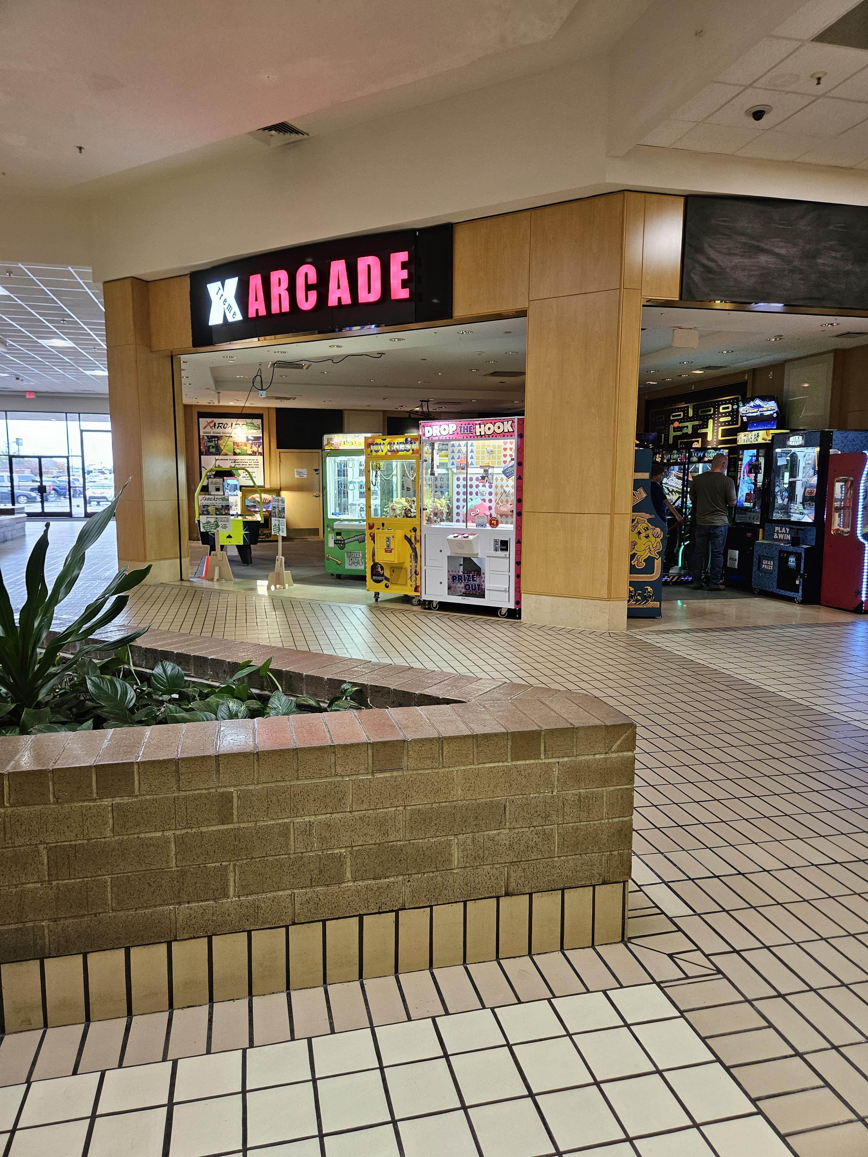 (OP) The arcade is making a comeback at my local mall. r/pics