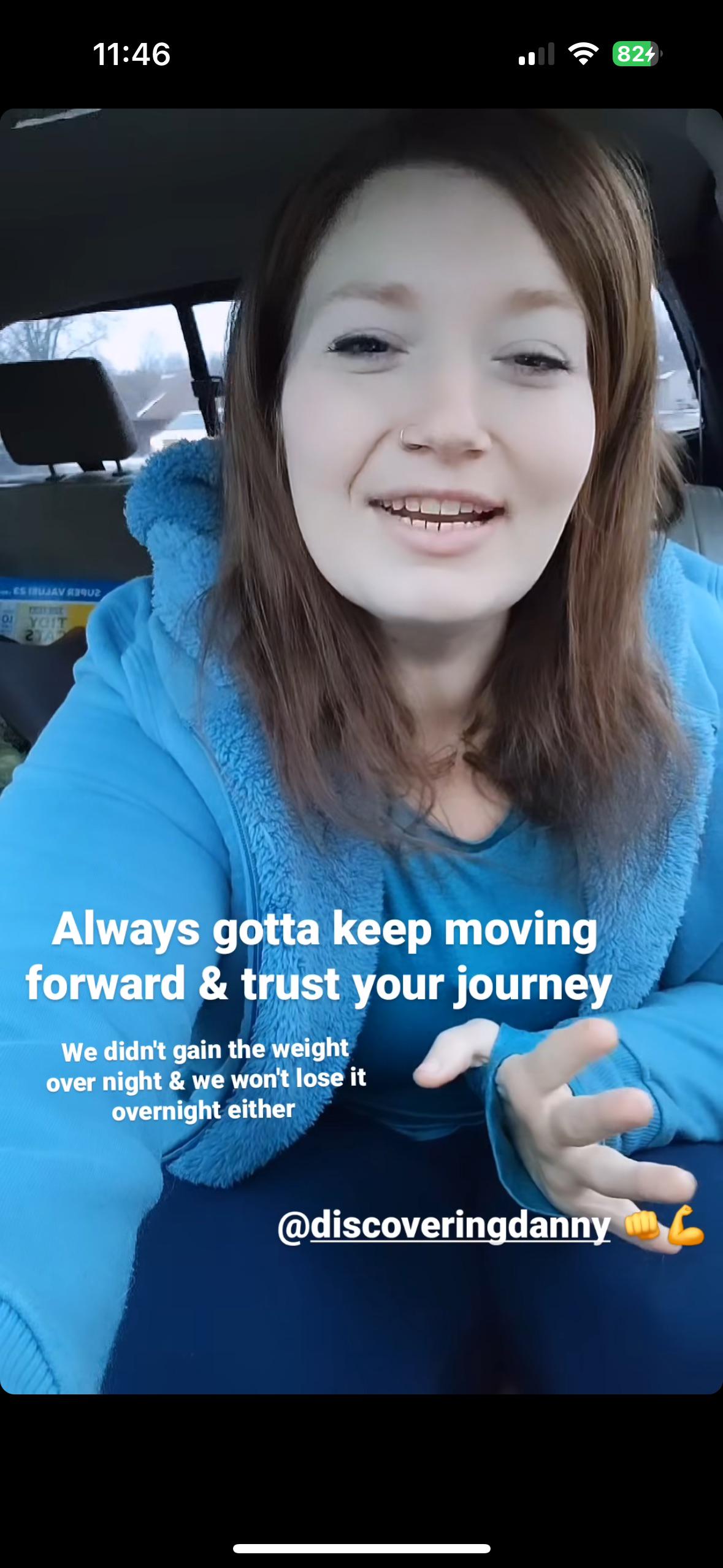 Why does she always lean forward in stories? r/fatgirlfedupsnark