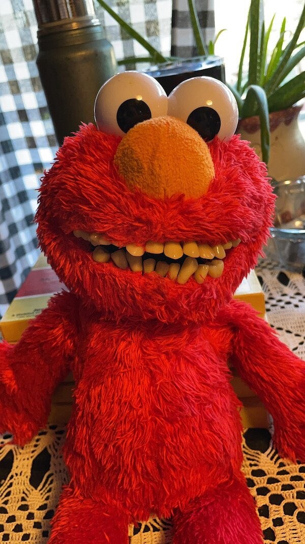 Toothy Elmo ( Credit Uncle Duke) r/oddlyterrifying