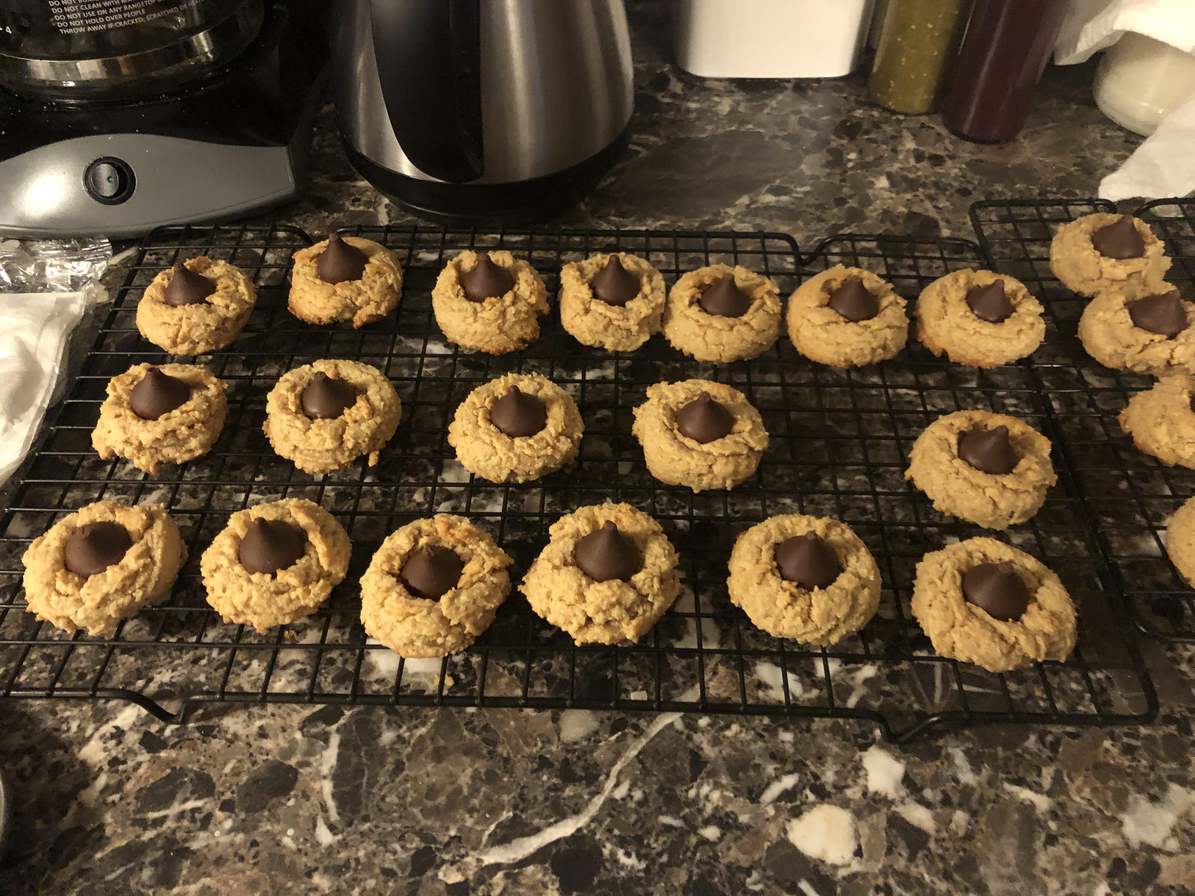 Keto Peanut Butter Blossoms (and kisses!) r/ketorecipes