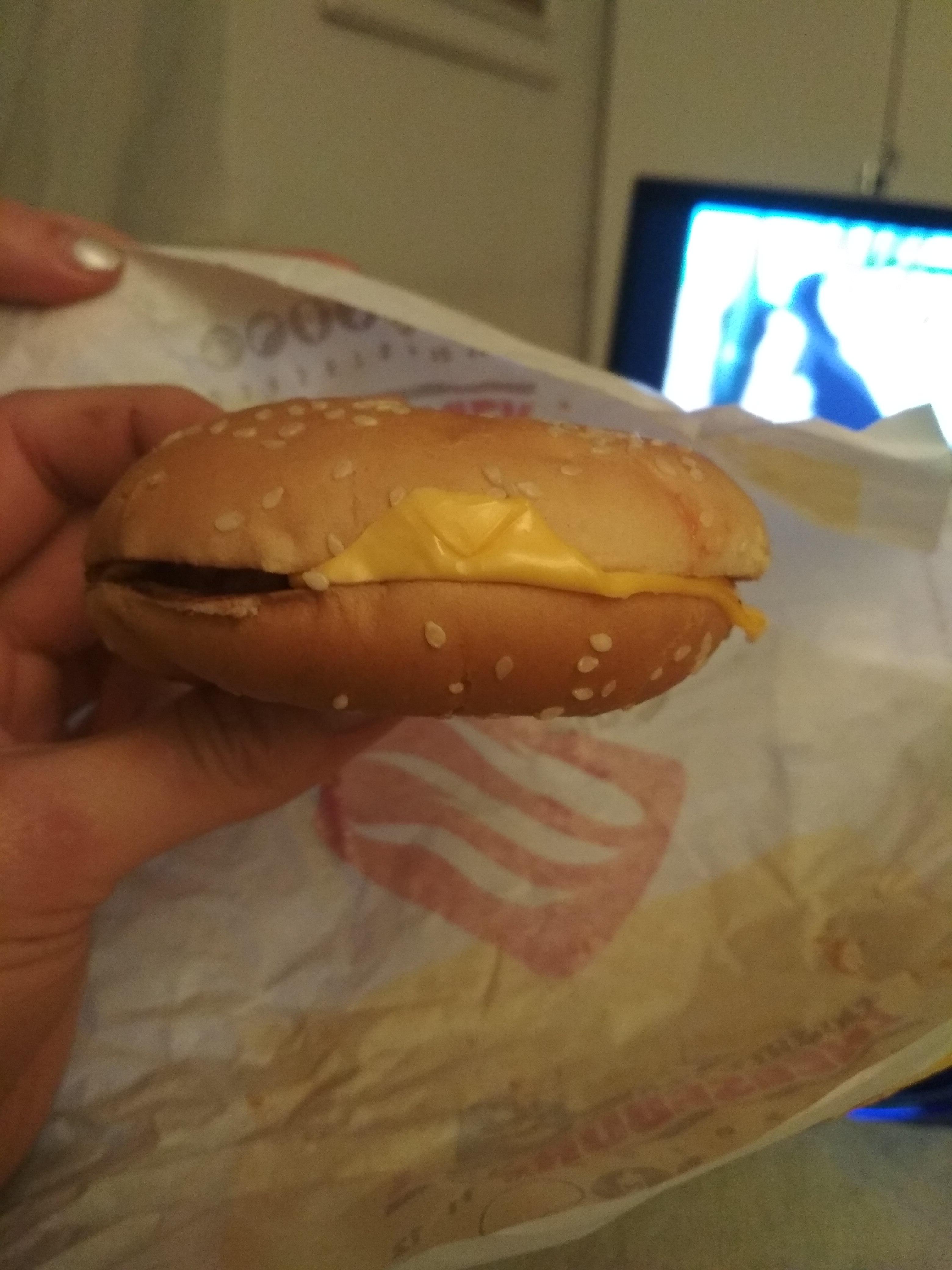 Burgerking made my cheeseburger with two top buns r/mildlyinteresting