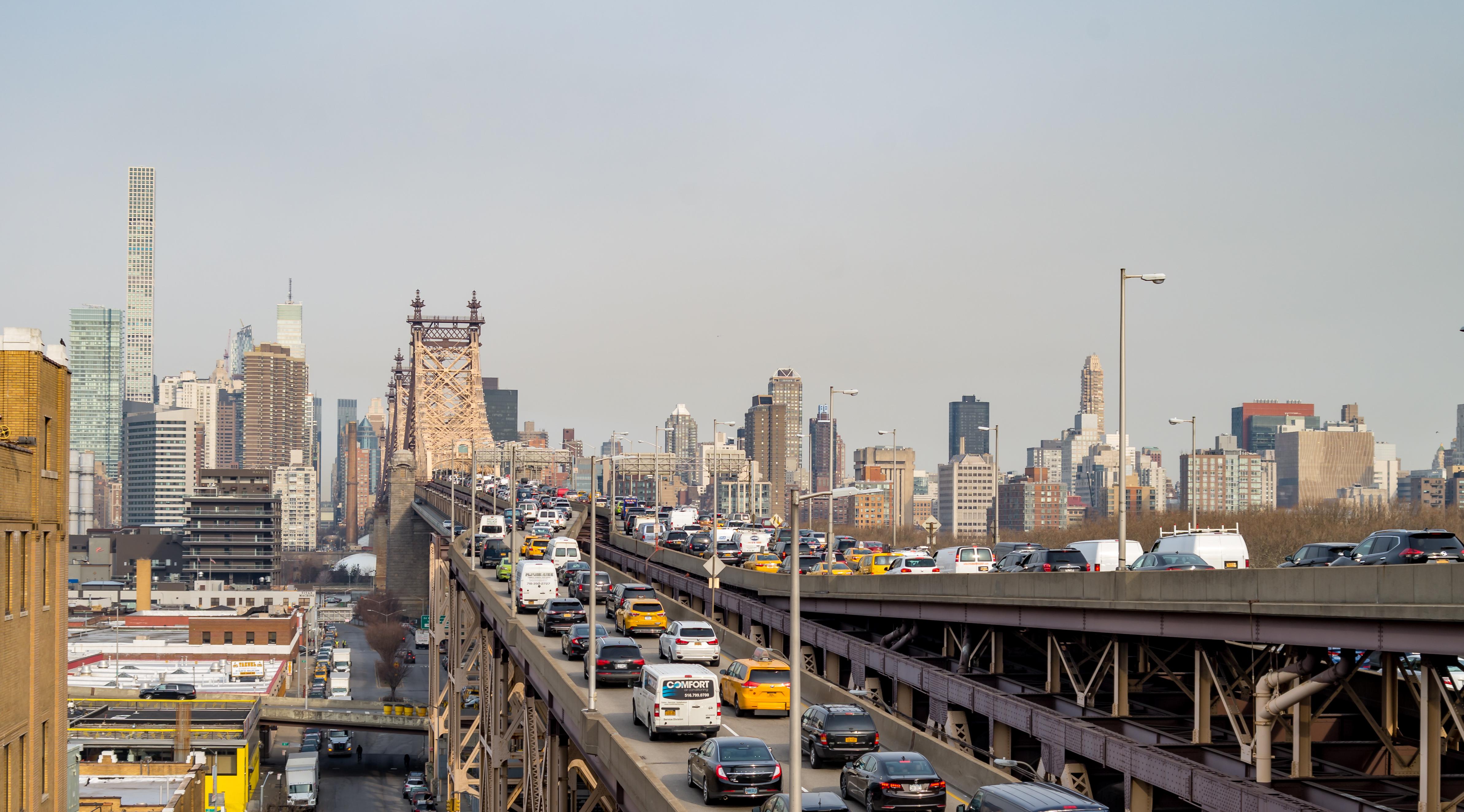 NYC Morning traffic at the Queensboro Bridge [OC] [4771 x 2648] r
