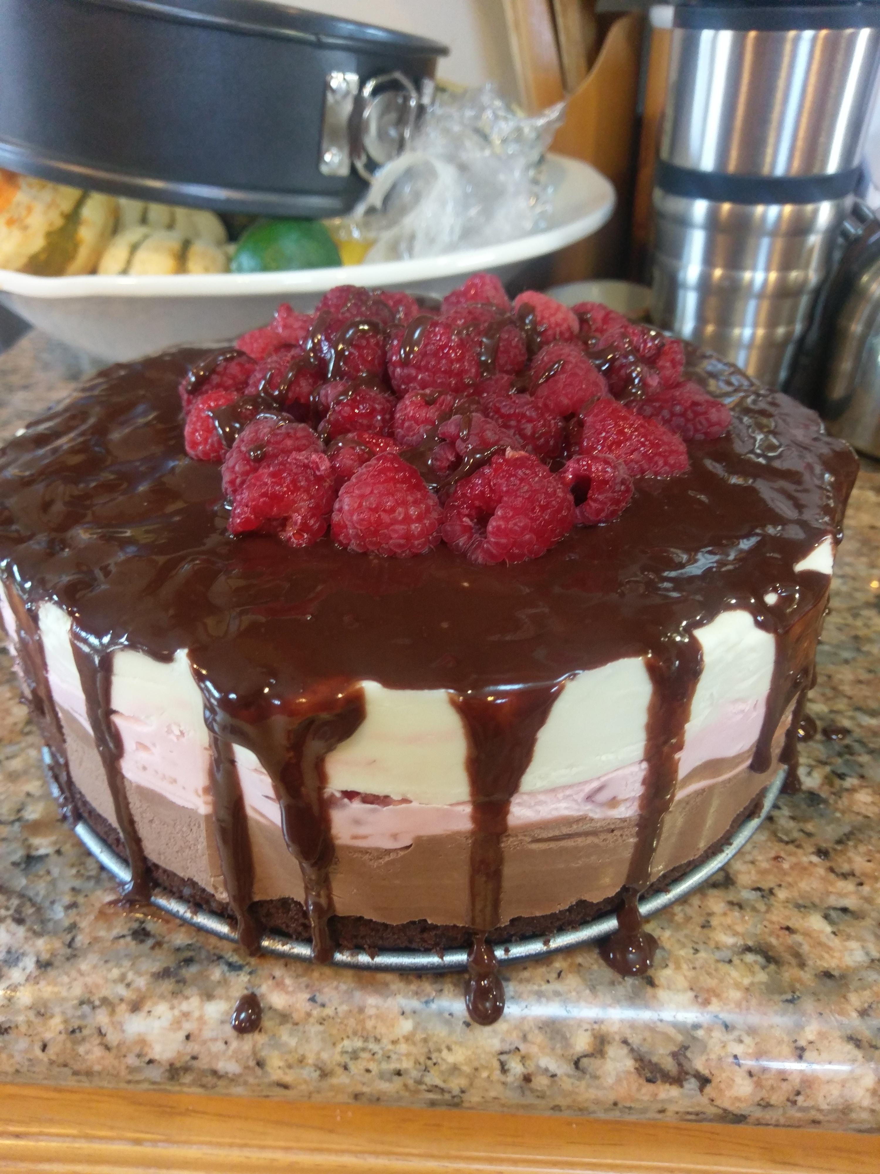 [Homemade] I made a chocolate raspberry mousse cake r/food