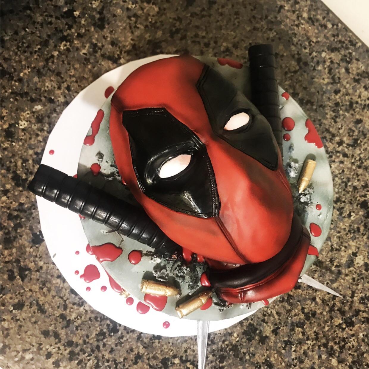 A friend of mine made this Deadpool cake thought I'd share [1240 x 1239