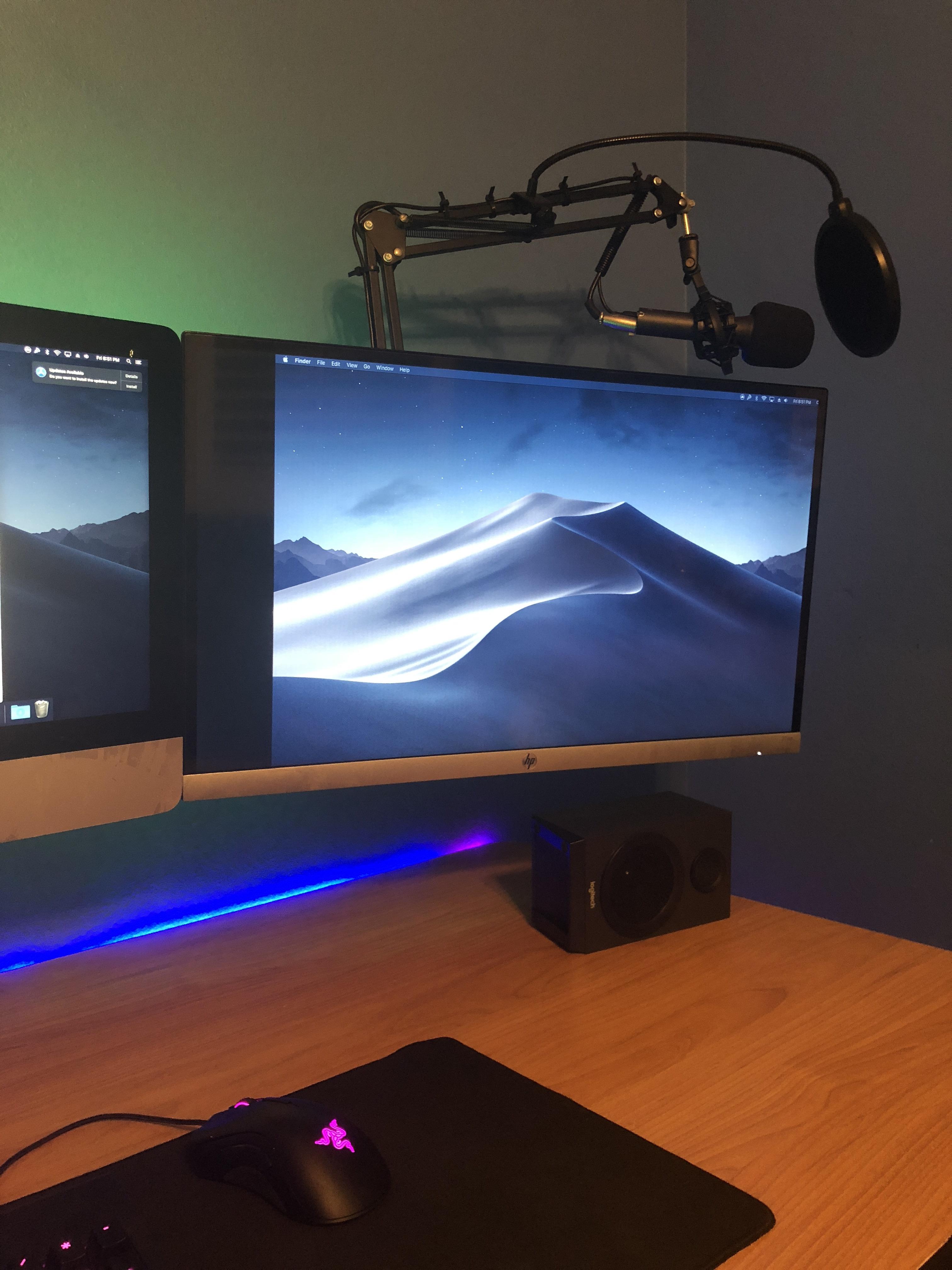 Black bar on the left of my external monitor. How to fix? r/MacOS