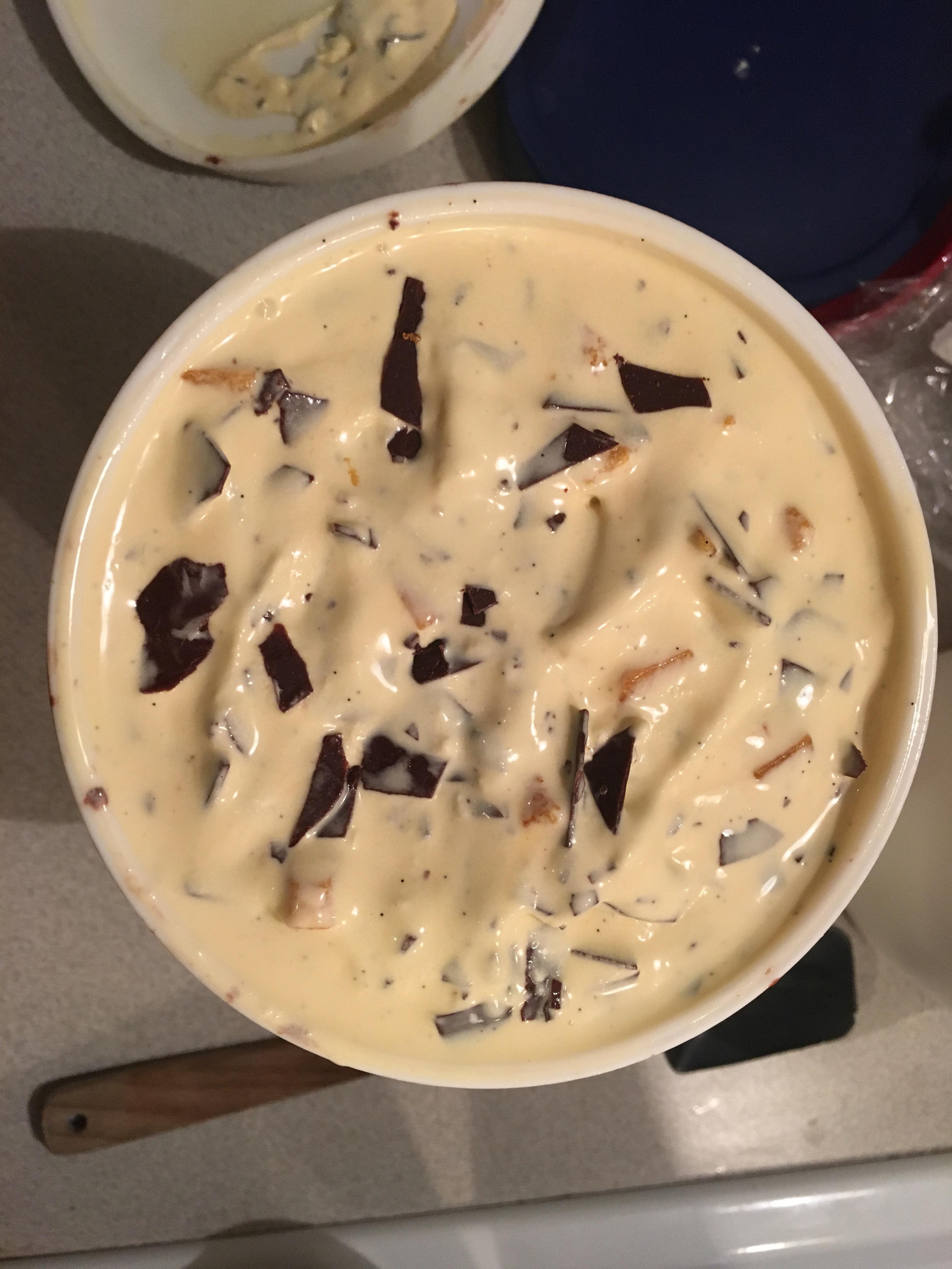 Vanilla ice cream with chocolate flake. Turned out pretty