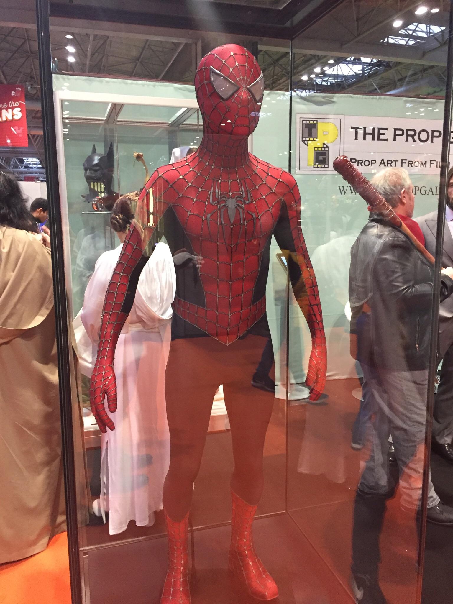 I saw this in person today. The screenused SpiderMan 3 suit. It was