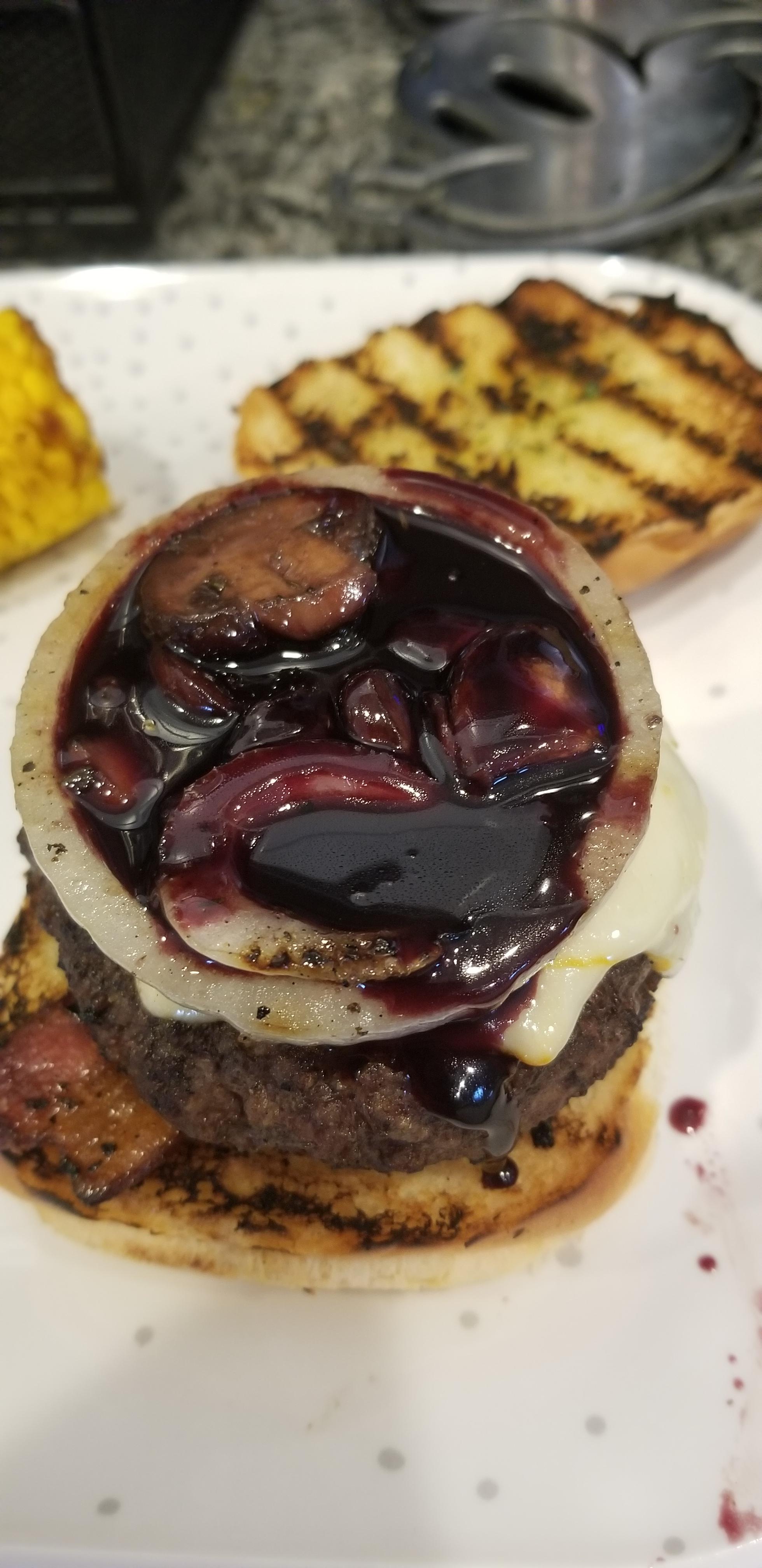 [Homemade] Red wine sauce Kobe beef burger r/food