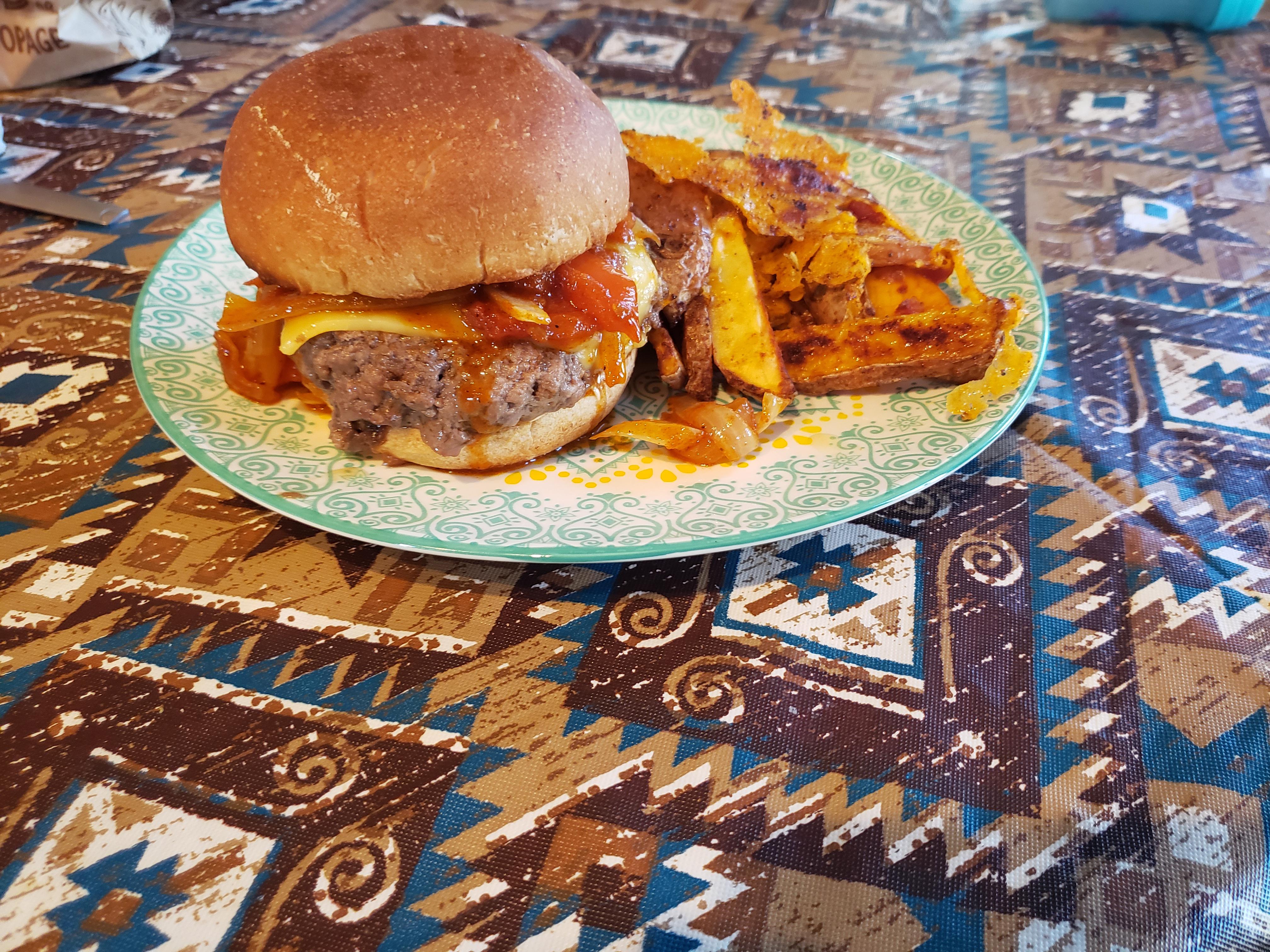 Gouda Vibes beef burger ! With cheese and bacon fries r/hellofresh