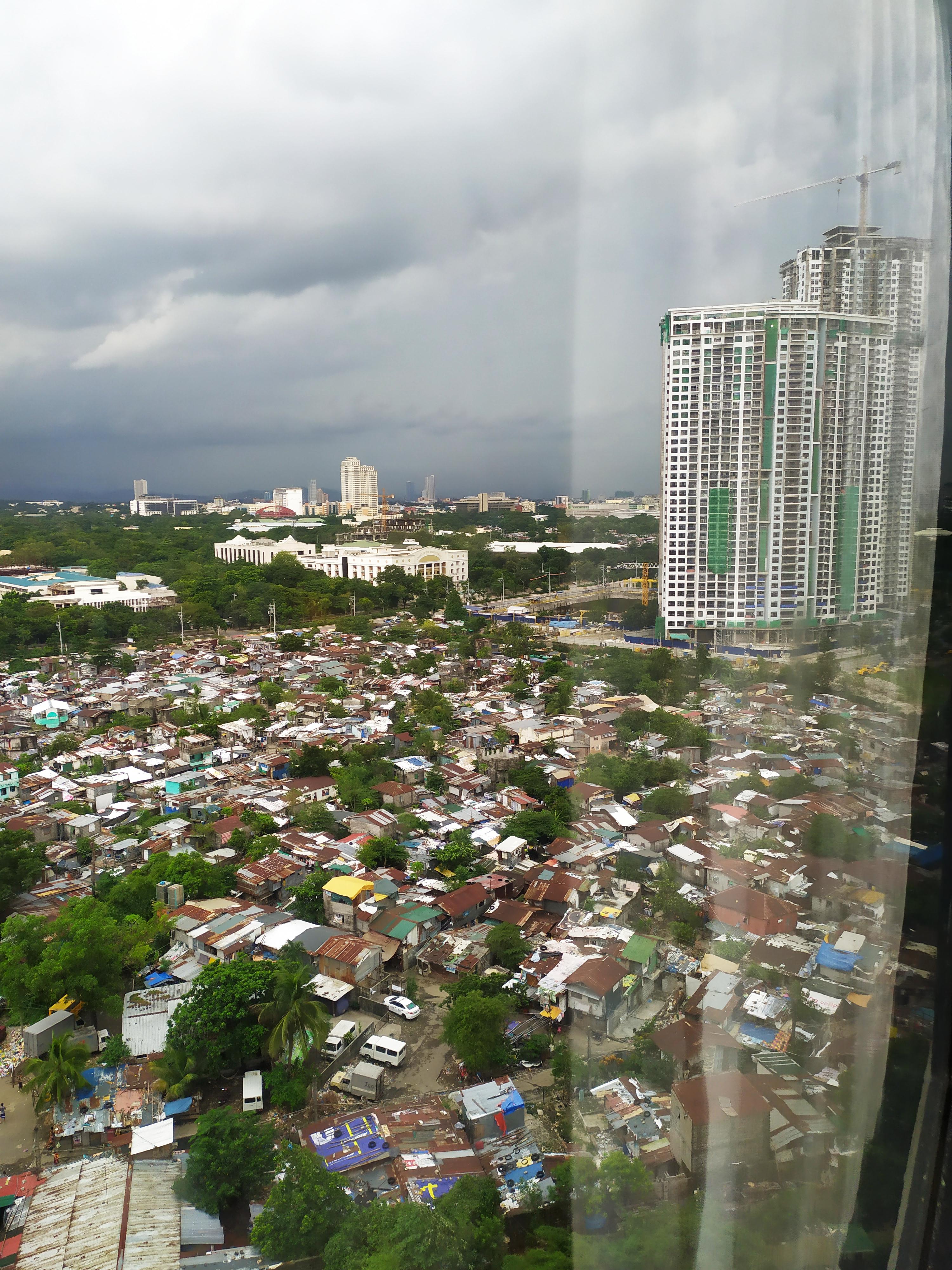 Philippines' social classes summed up in a picture. r/Philippines