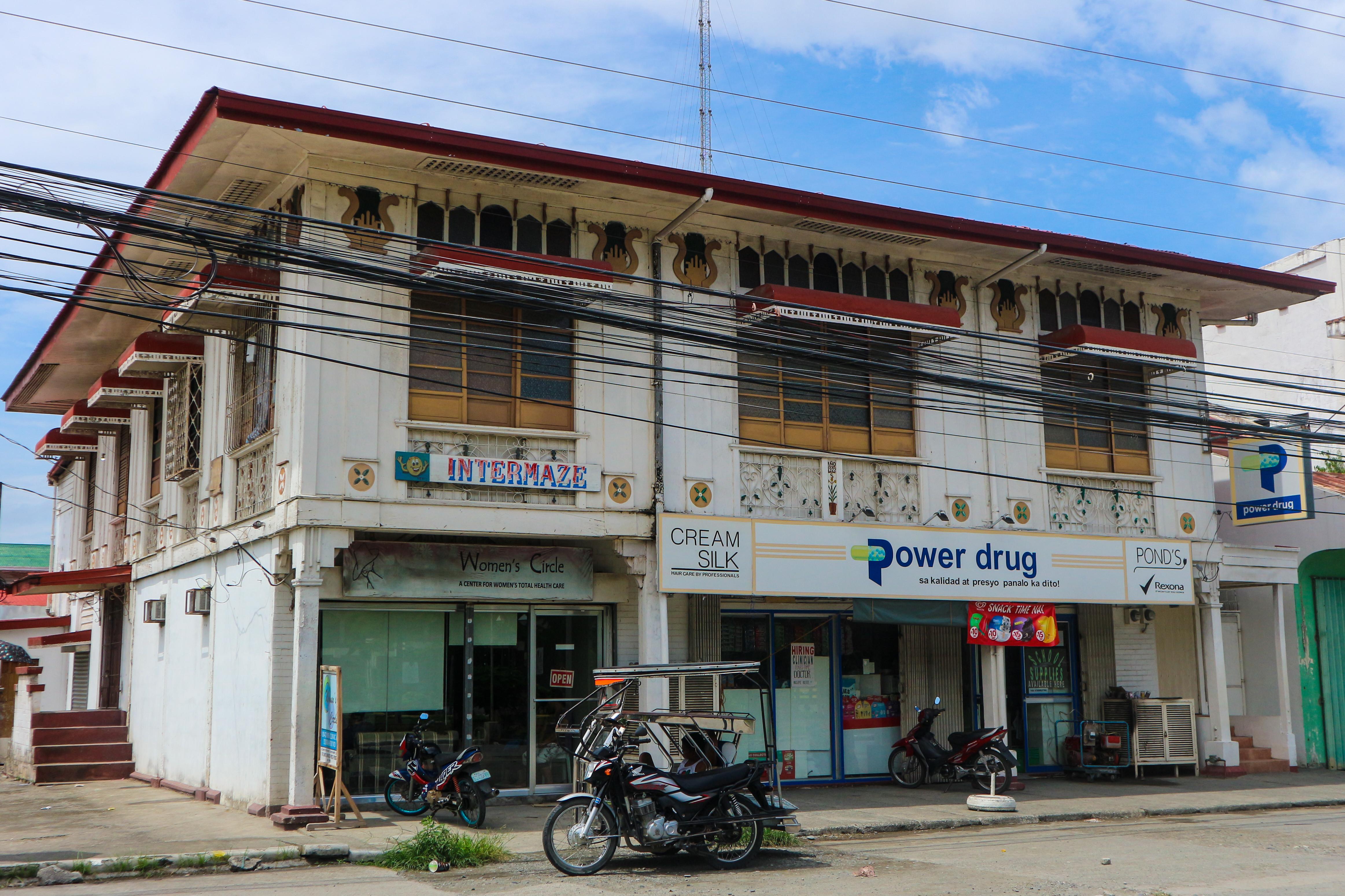 An old house in Pinamalayan, Oriental Mindoro r/Philippines