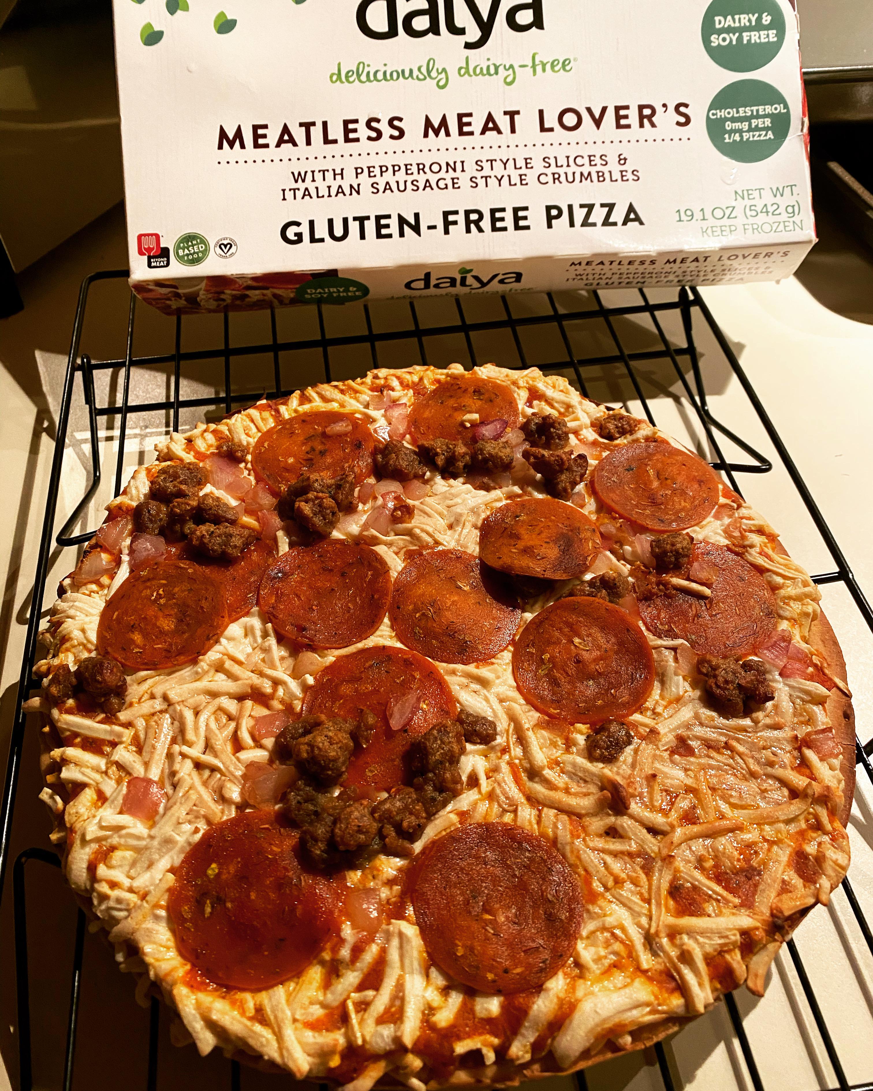 Daiya’s meatless meat lovers pizza is amazing! r/vegan