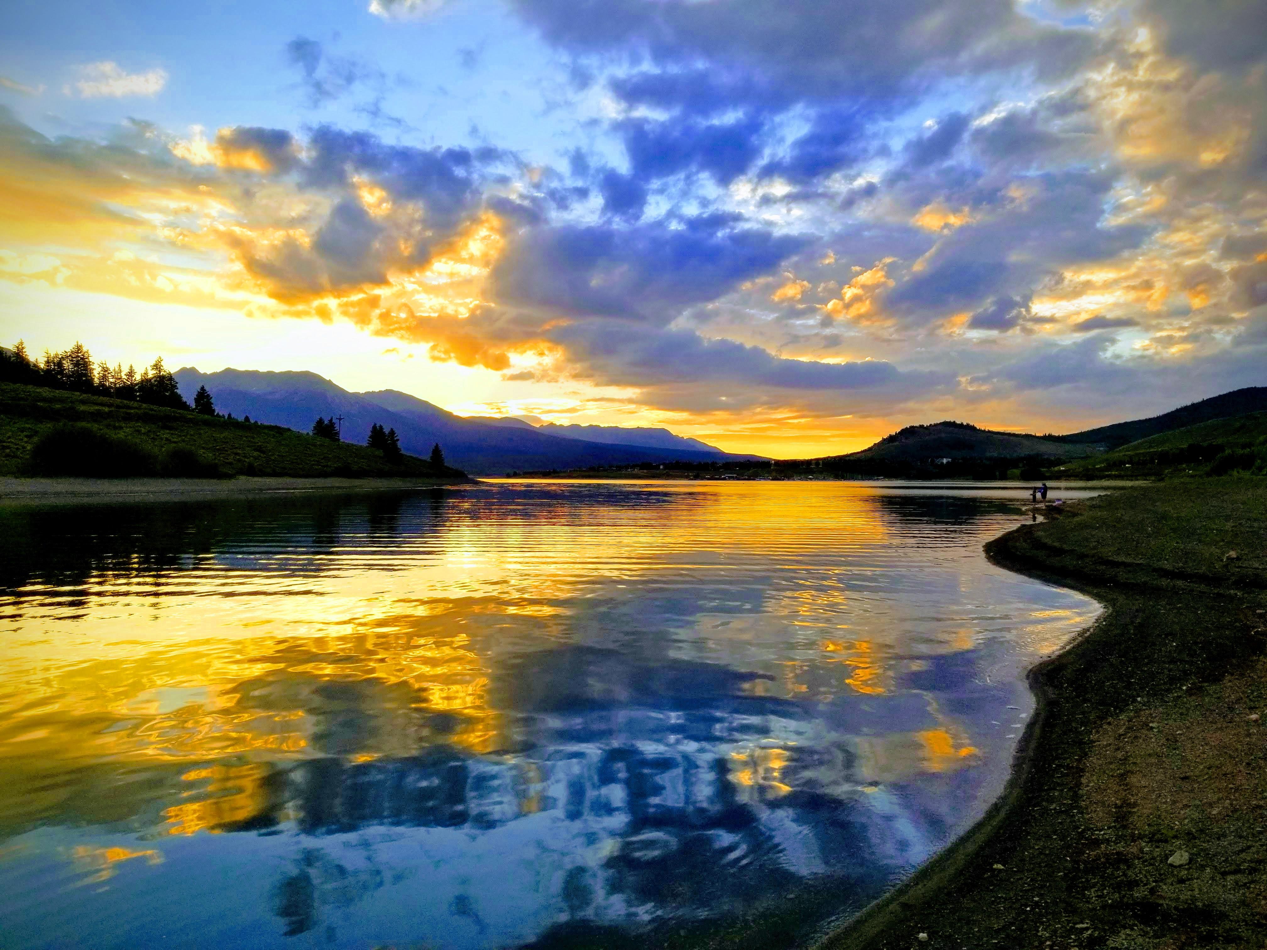 Dillon, CO Reservoir at dusk r/Colorado
