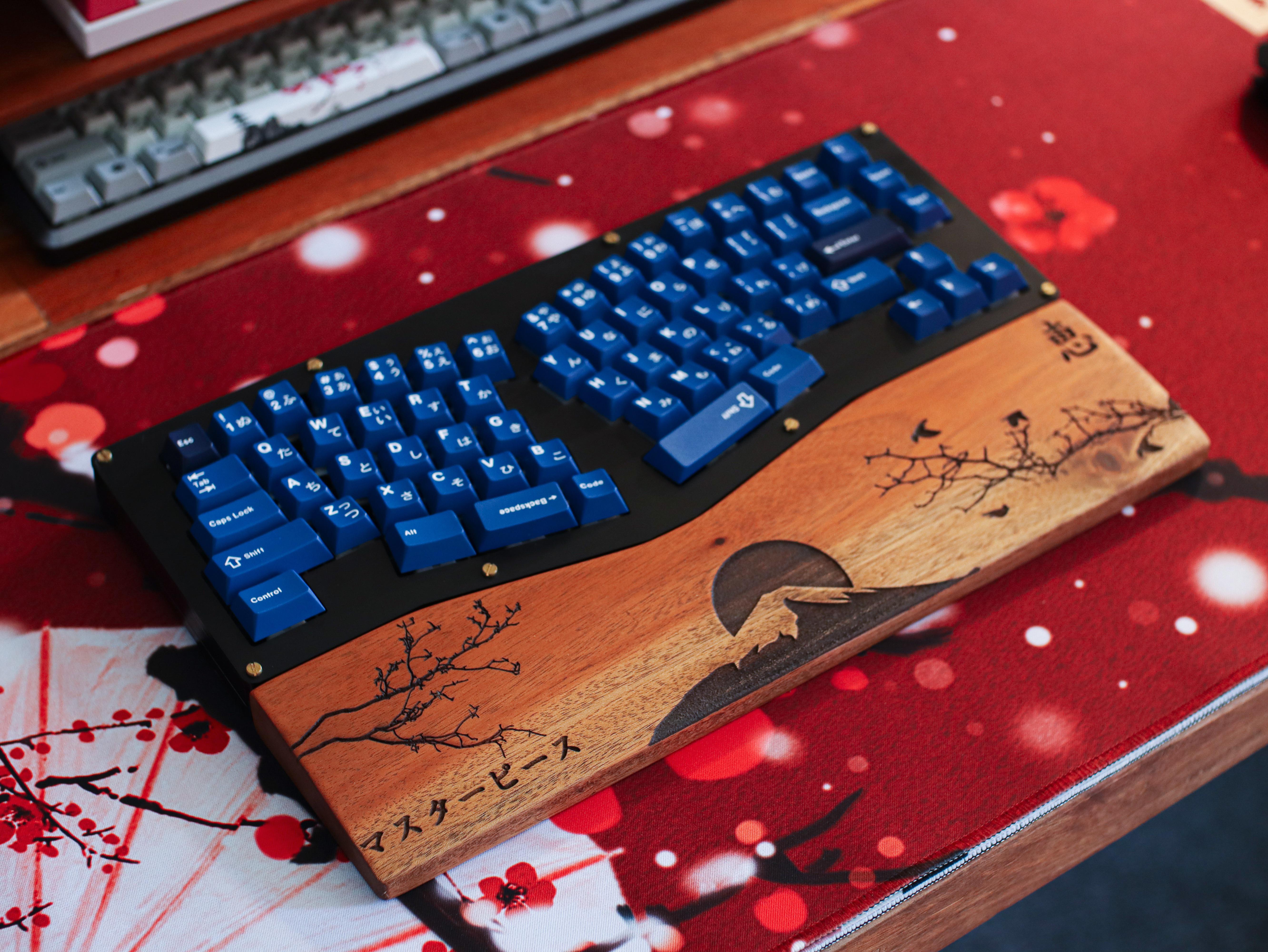 Arisu / Iron Meets Wood Custom Wrist Rest / GMK Striker r/MechanicalKeyboards