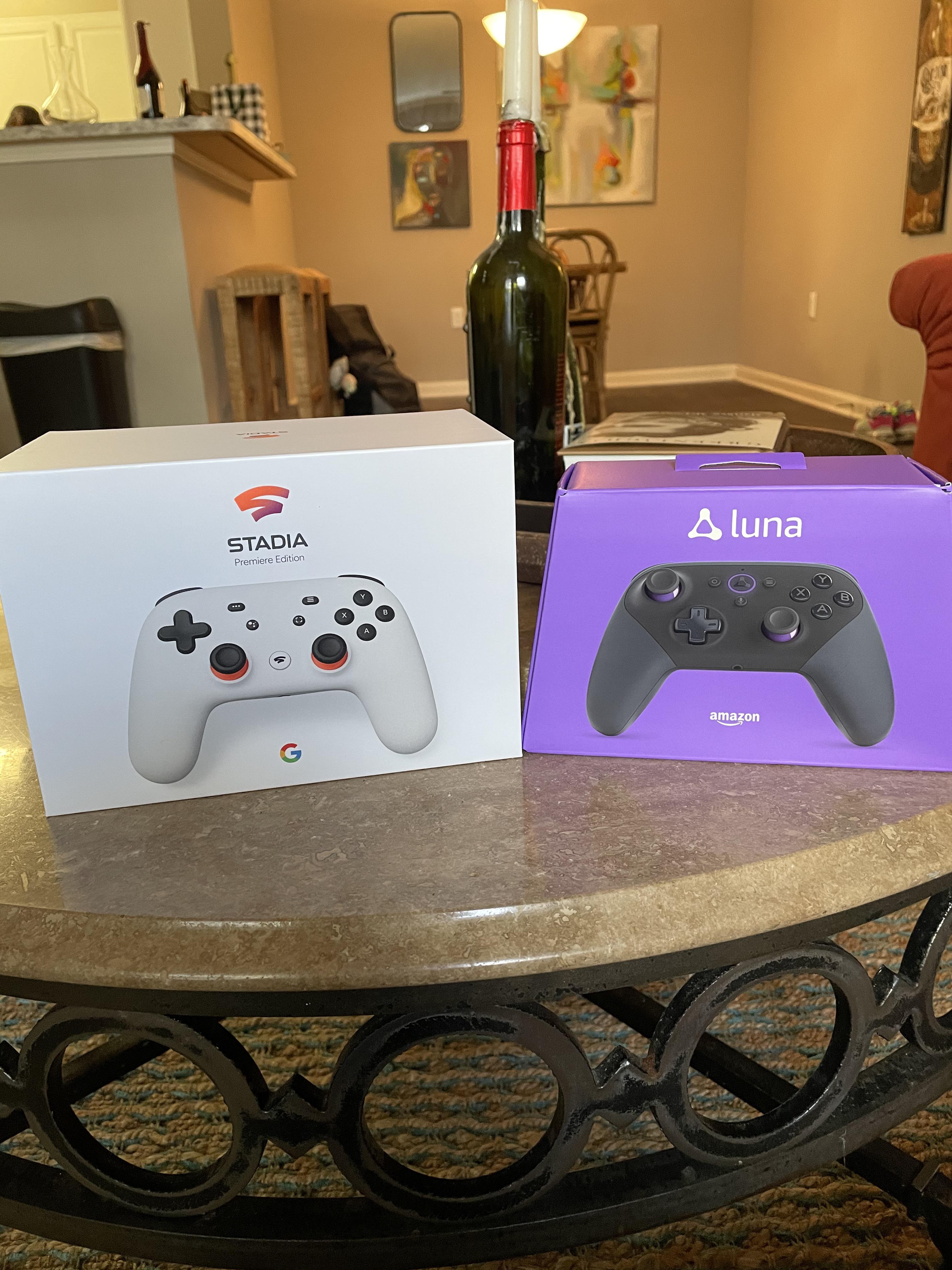 Box comparisons Stadia Premiere Edition v. Early Access Luna Controller r/Stadia