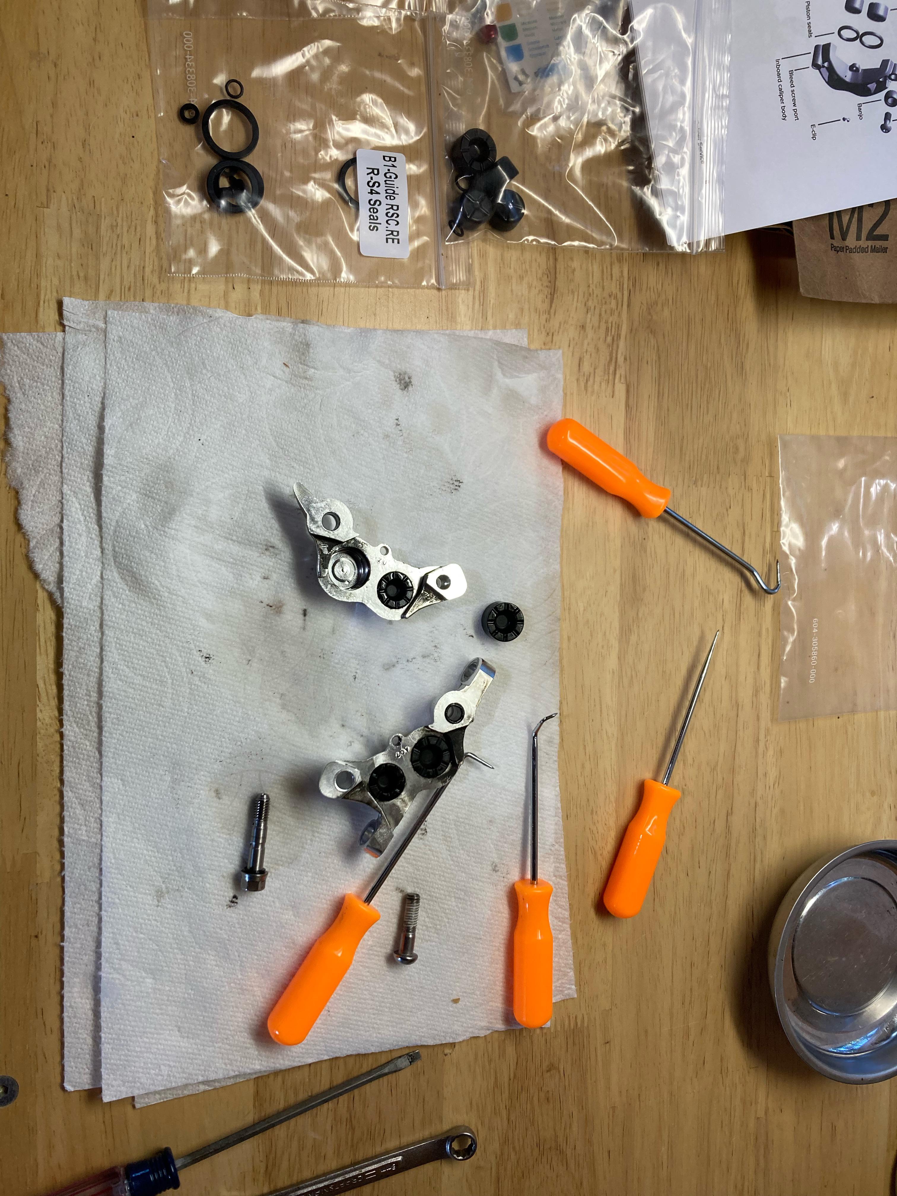 How to remove brake caliper pistons? r/bikewrench