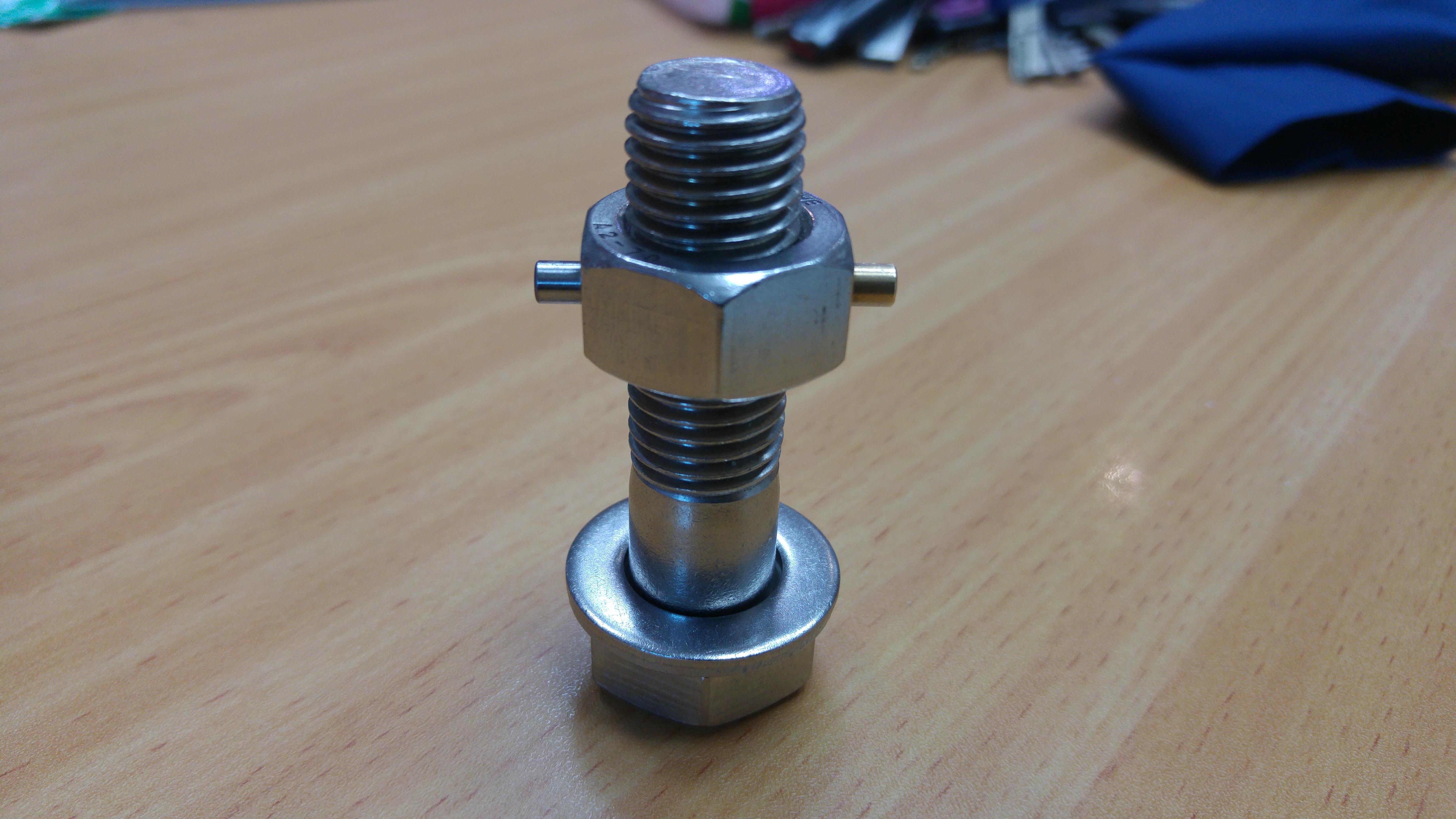 Bolt and washer puzzle the goal is to remove the washer, any ideas