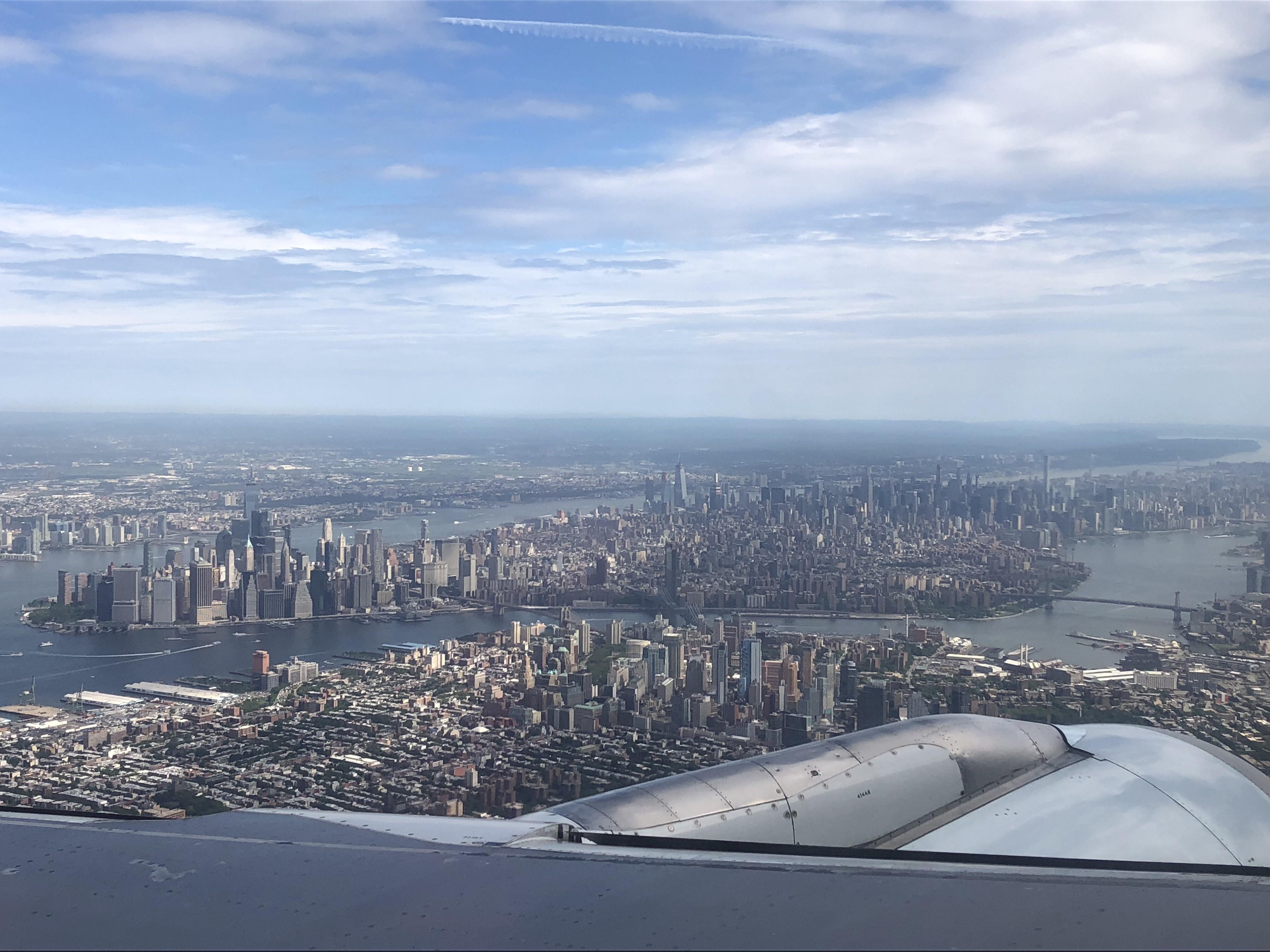 Flying into New York and the view is amazing r/newyorkcity
