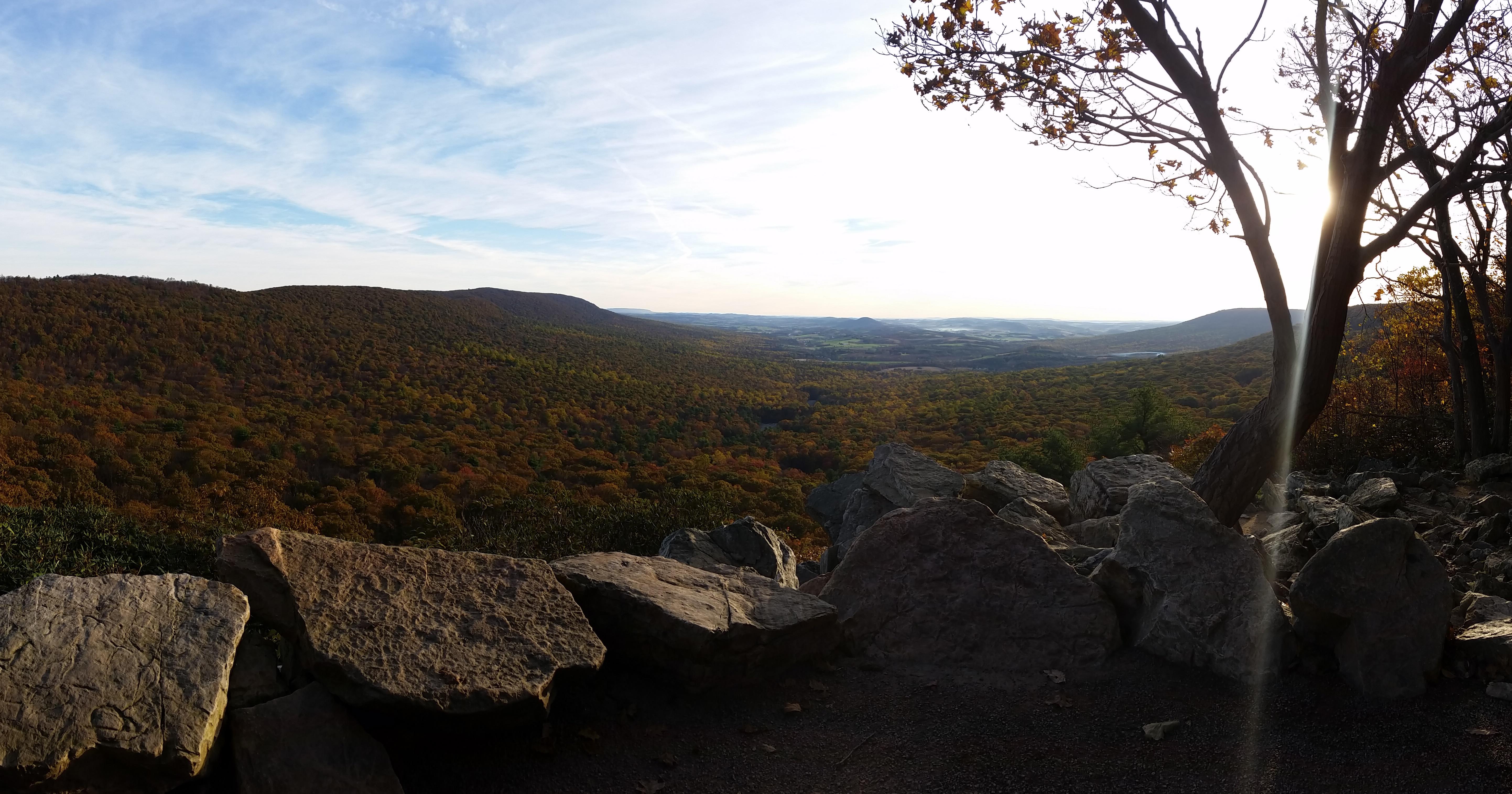 Hawk Mountain South Lookout, PA (OC)(5769x3031) r/EarthPorn