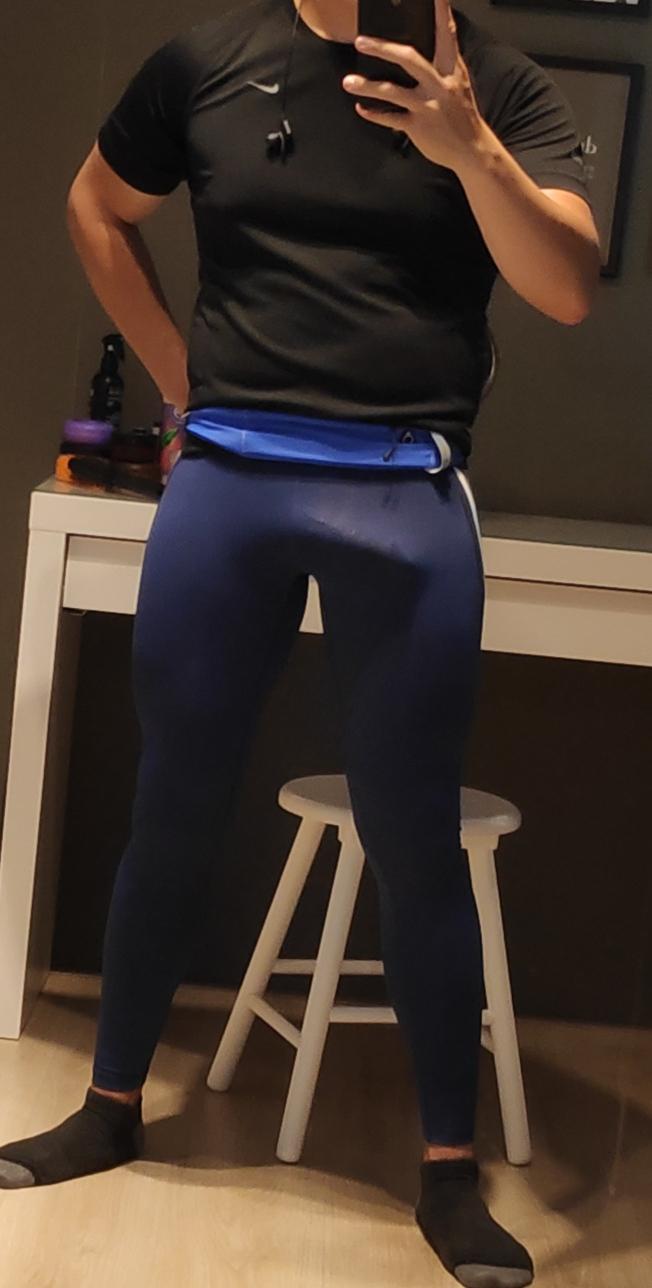 Hard after people looking at my bulge in women legging : MenInLeggings