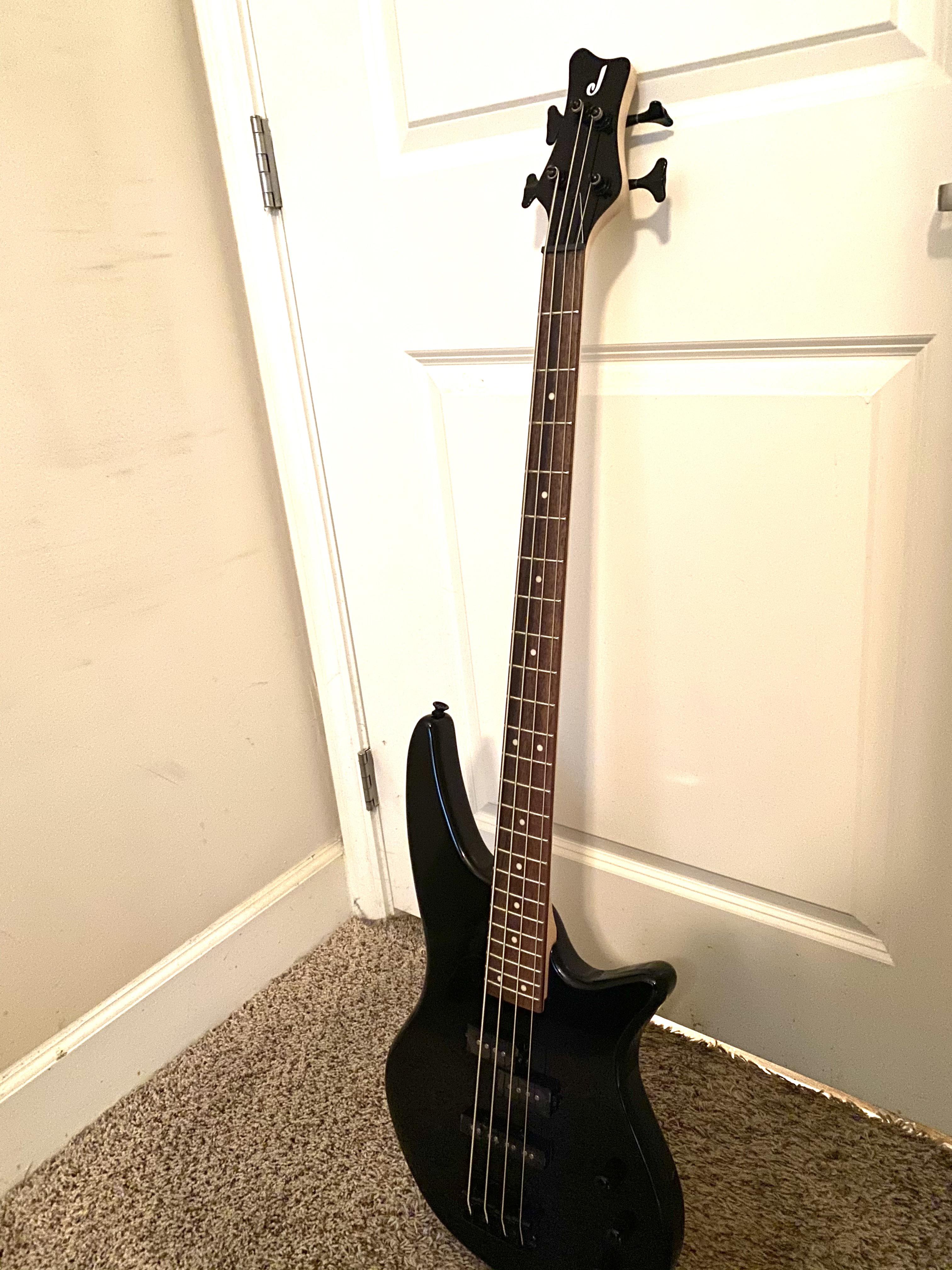 My first bass in 7 years! Feels so good to be playing again! r/BassGuitar