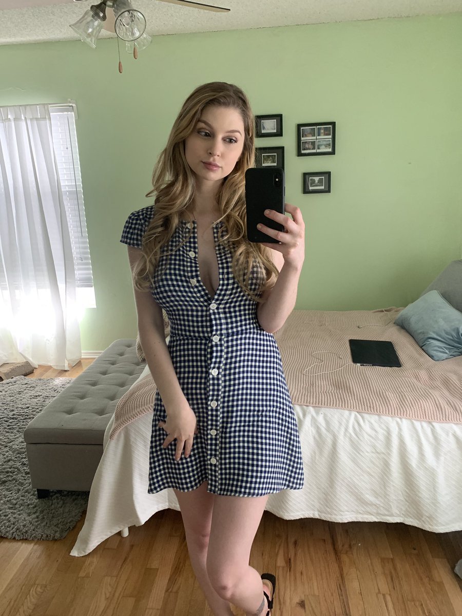 Nadya Nabakova : ClassyPornstars