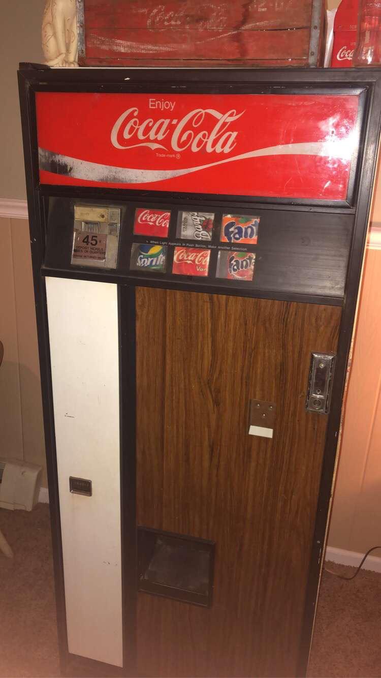 Can anyone identify this coke machine, I think it’s from the 70’s