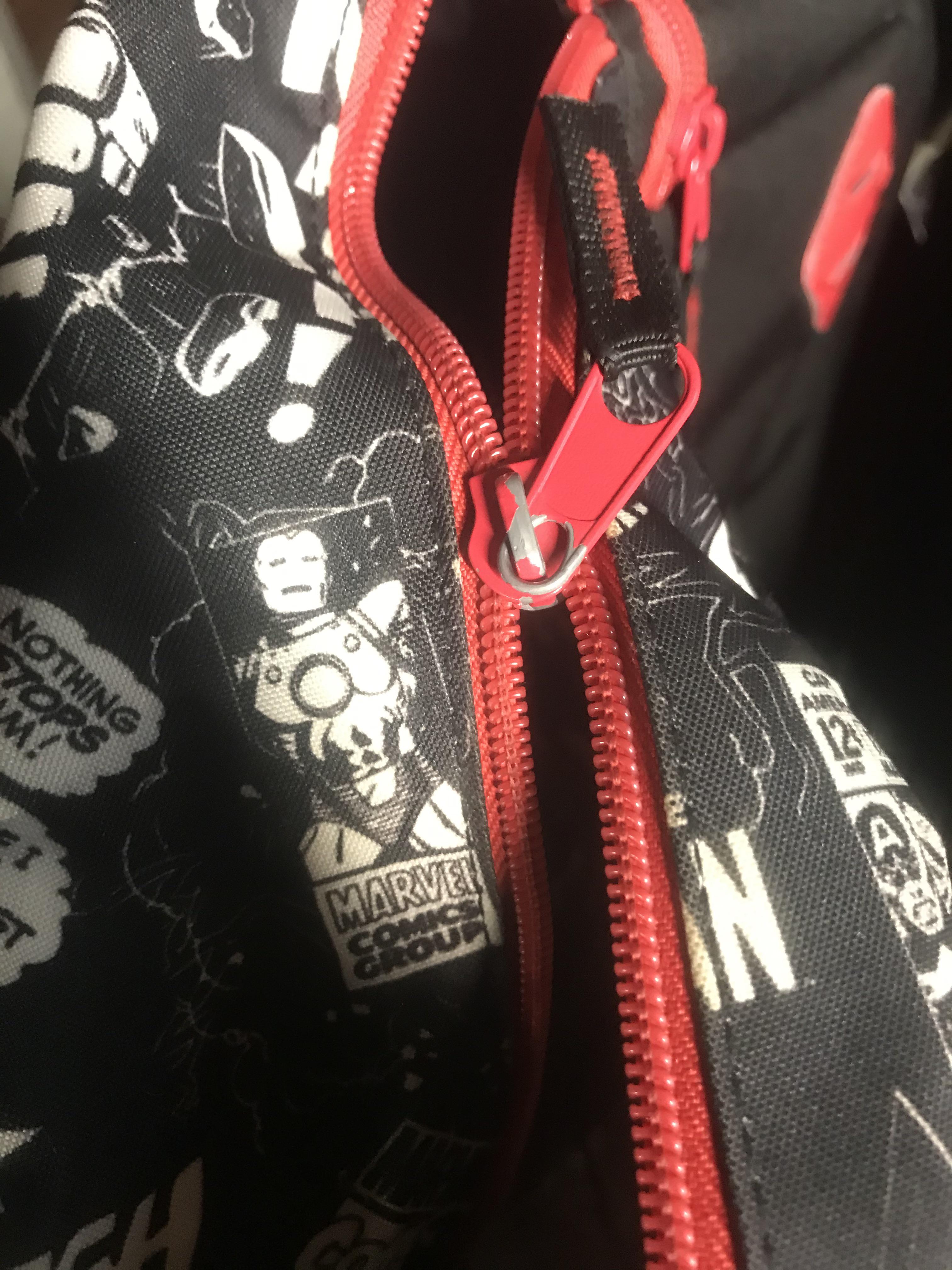 My backpack zipper somehow did this r/mildlyinfuriating