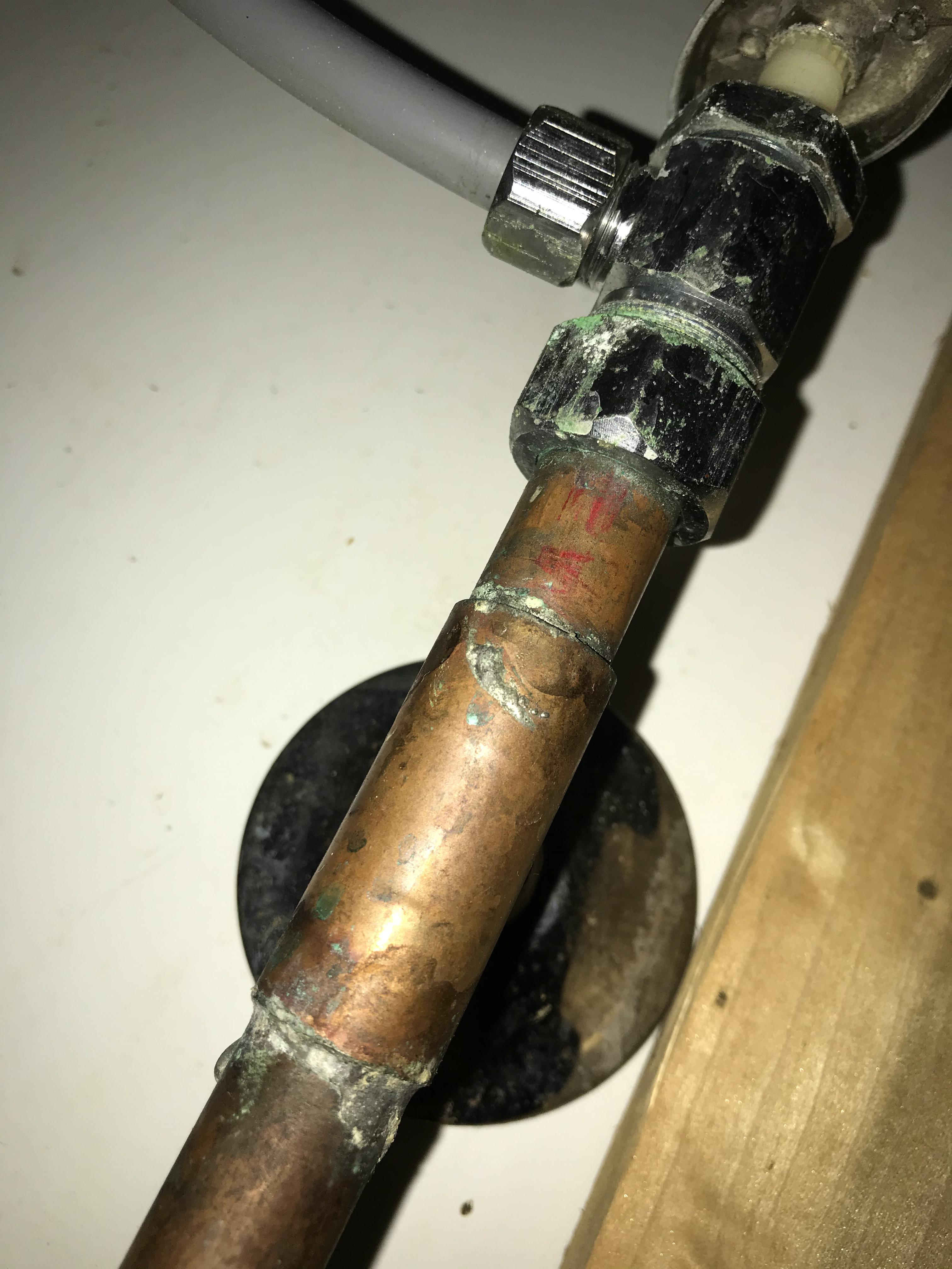 Is this valve compression or soldered? : r/Plumbing