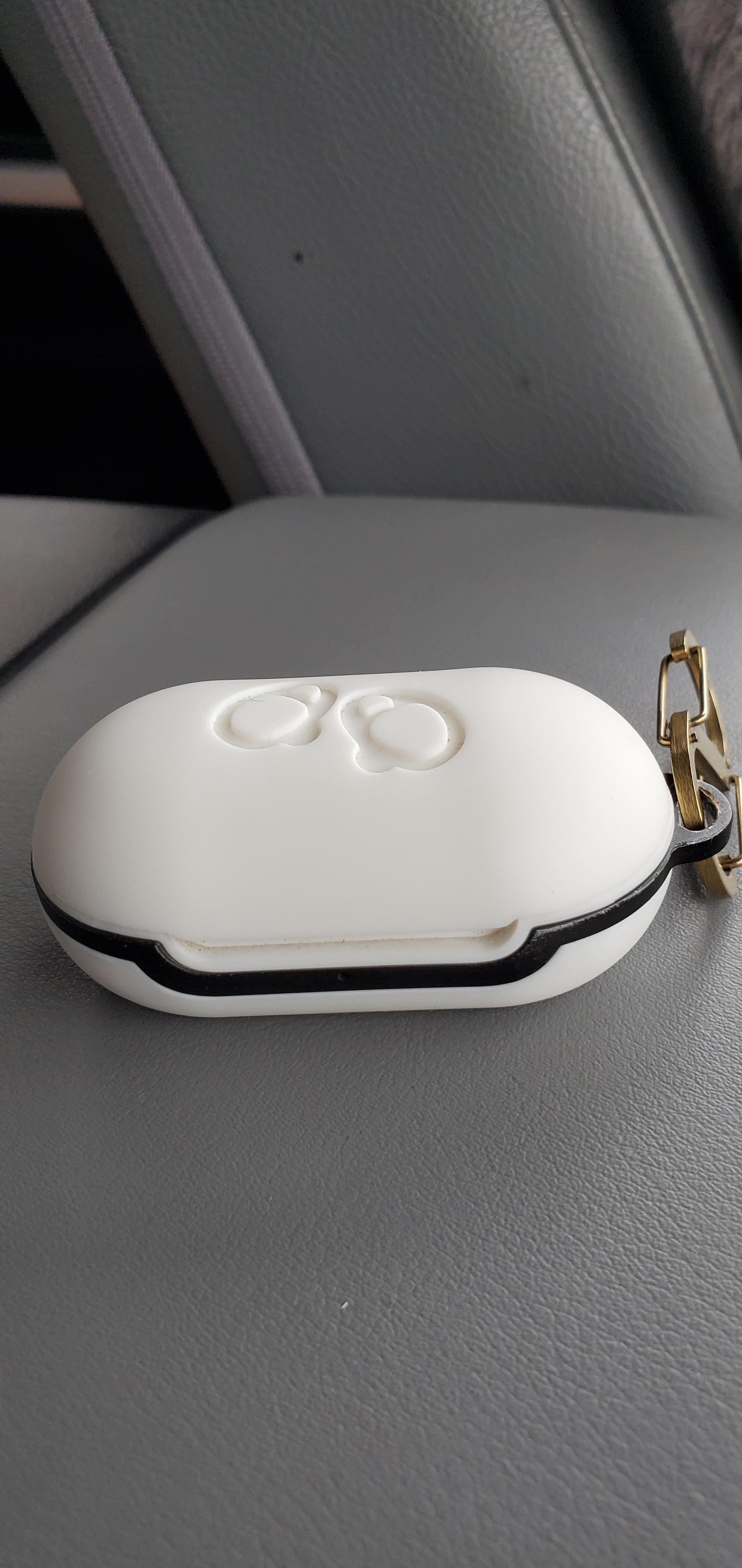 Case Cover for my white Galaxy Buds r/galaxybuds