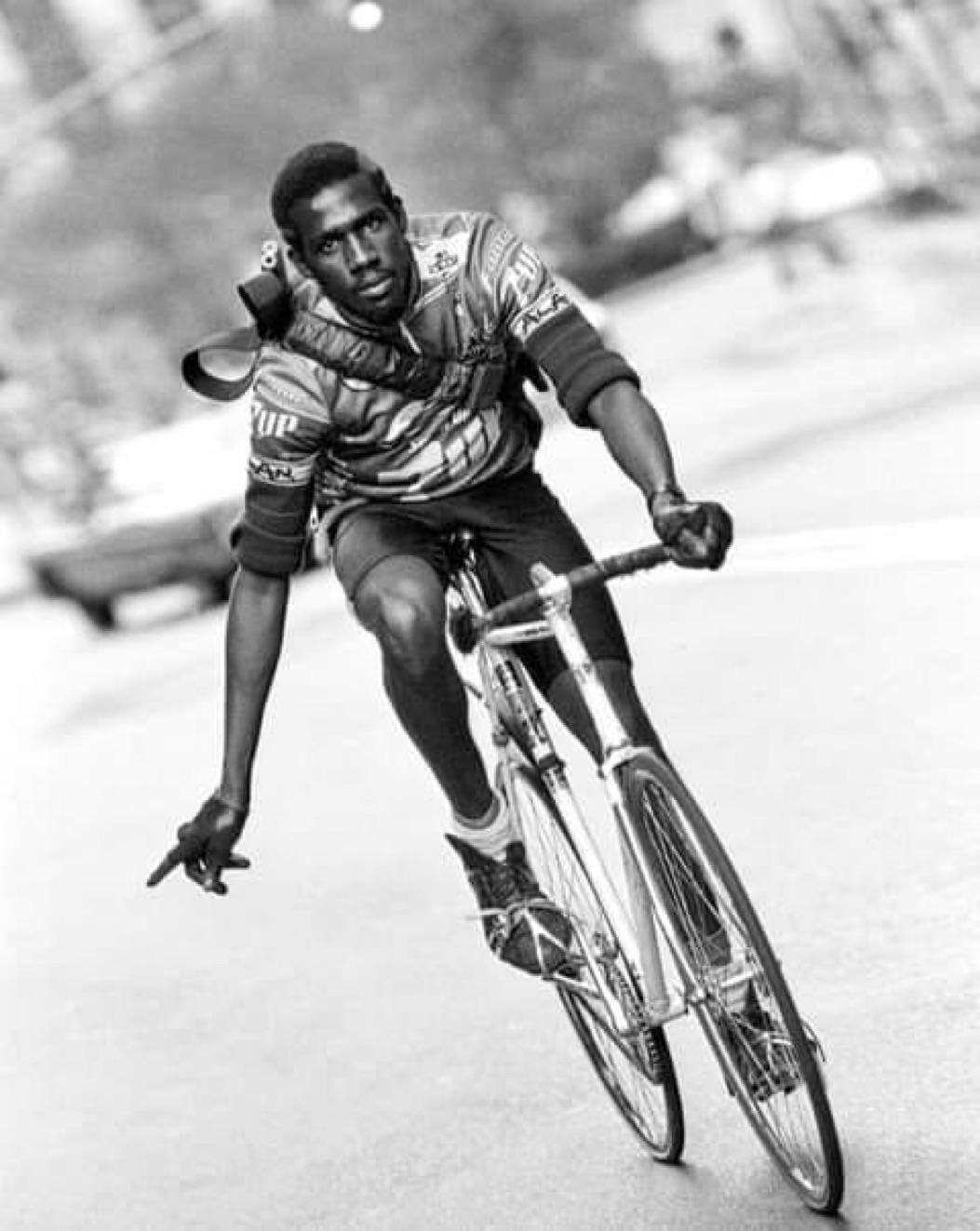Bike Messenger Signaling Right NYC, 1998 r/OldSchoolCool