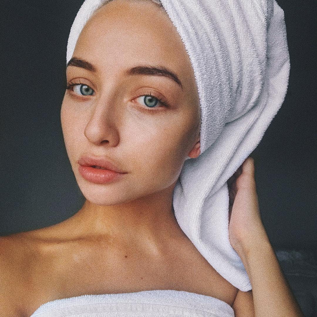 Do you guys shower in the morning or evening? Or both? r/selfie