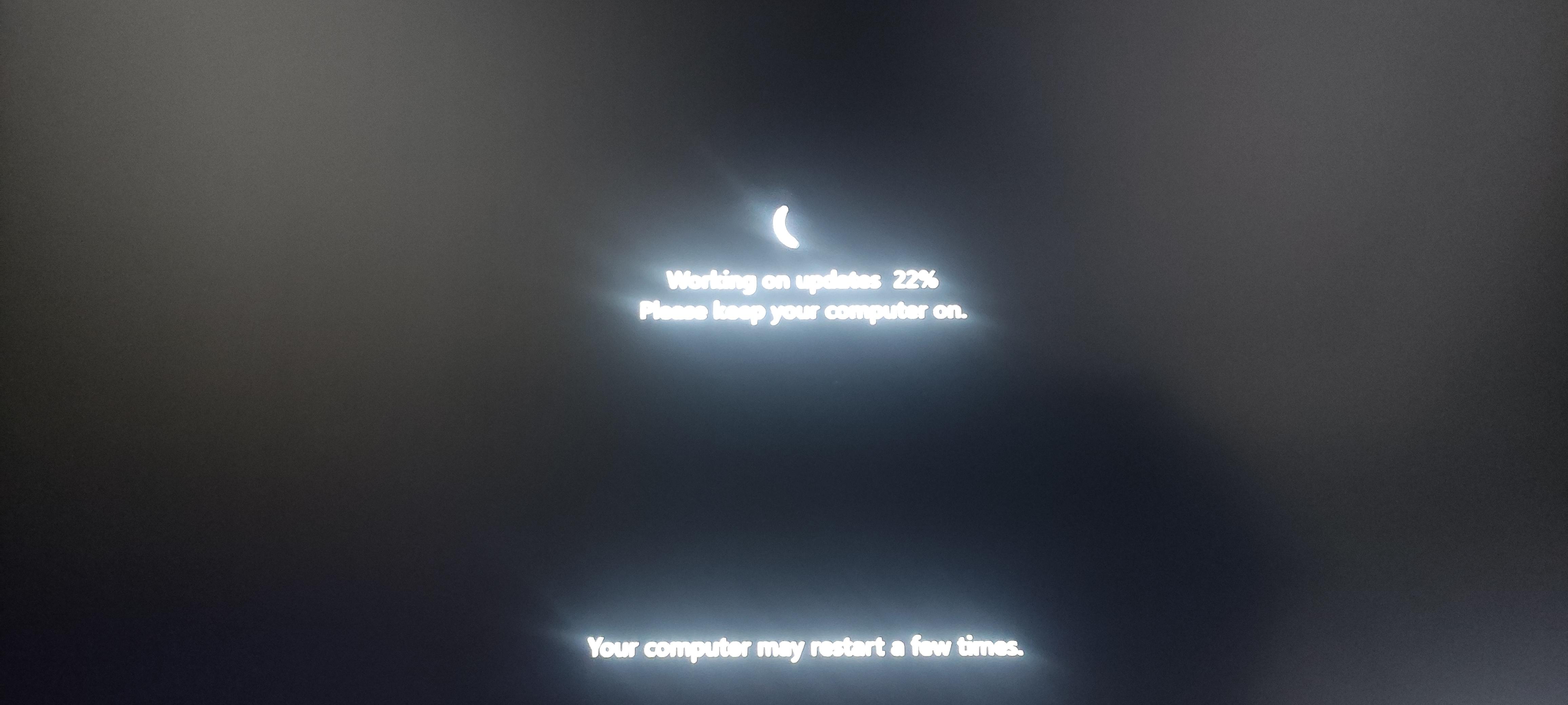 Update Stuck while installing latest Insider Build. Here for 30mins