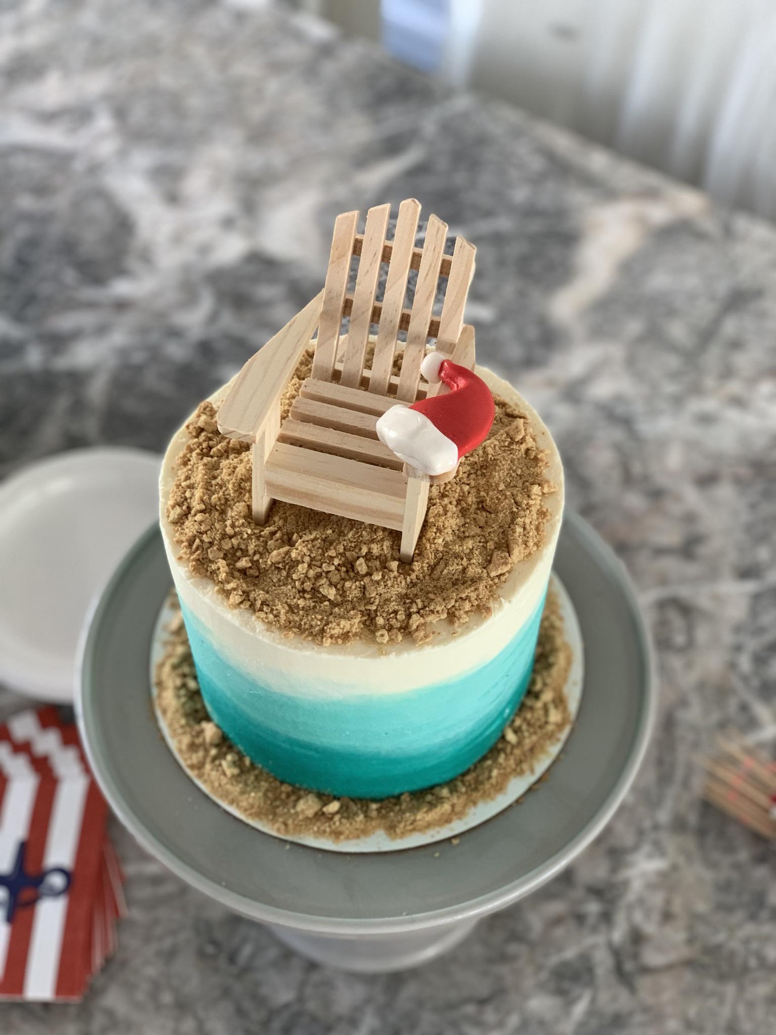 Christmas in July Cake from last weekend🎅🏼🏝 r/cakedecorating