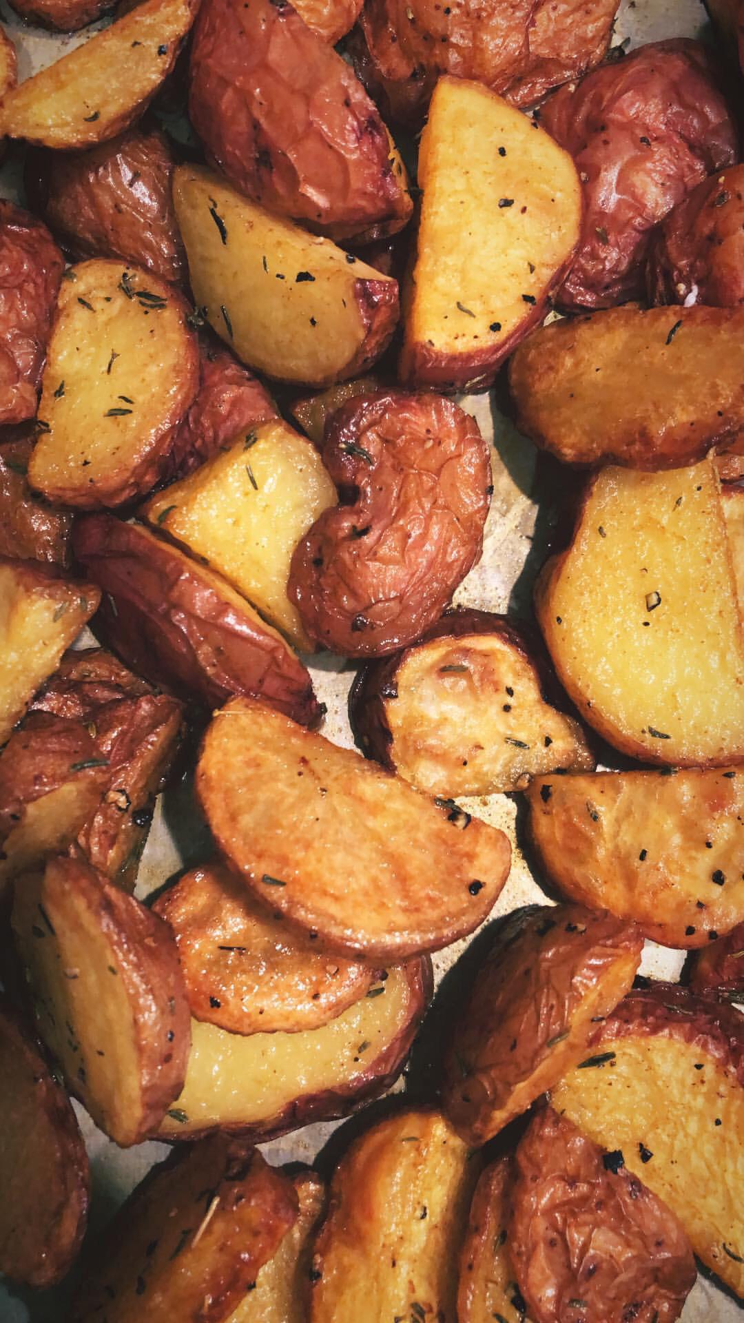 [HOMEMADE] oven roasted red potatoes r/food