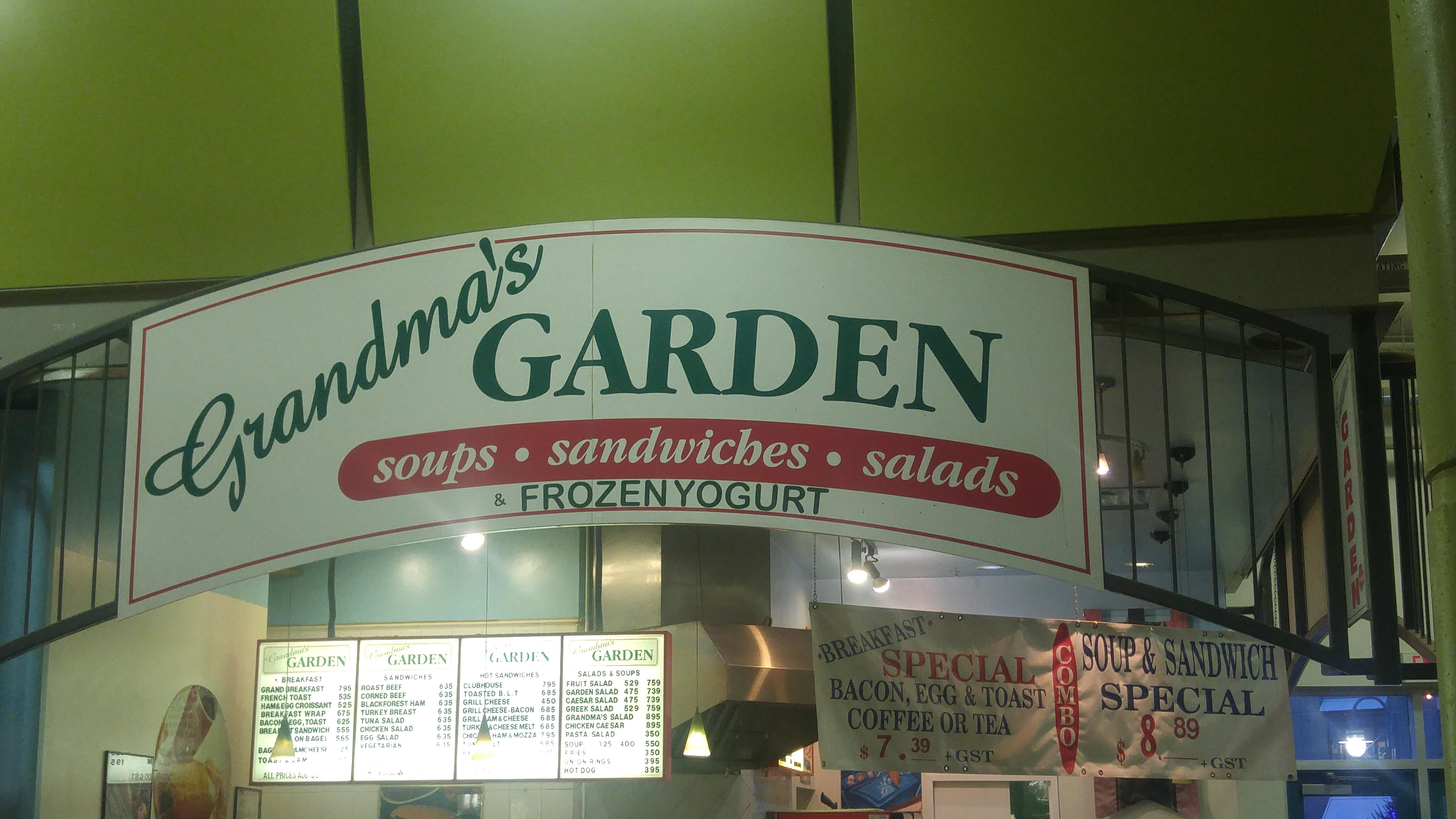 Best little mom and pop sandwhich shop in Eau Claire market. A must try