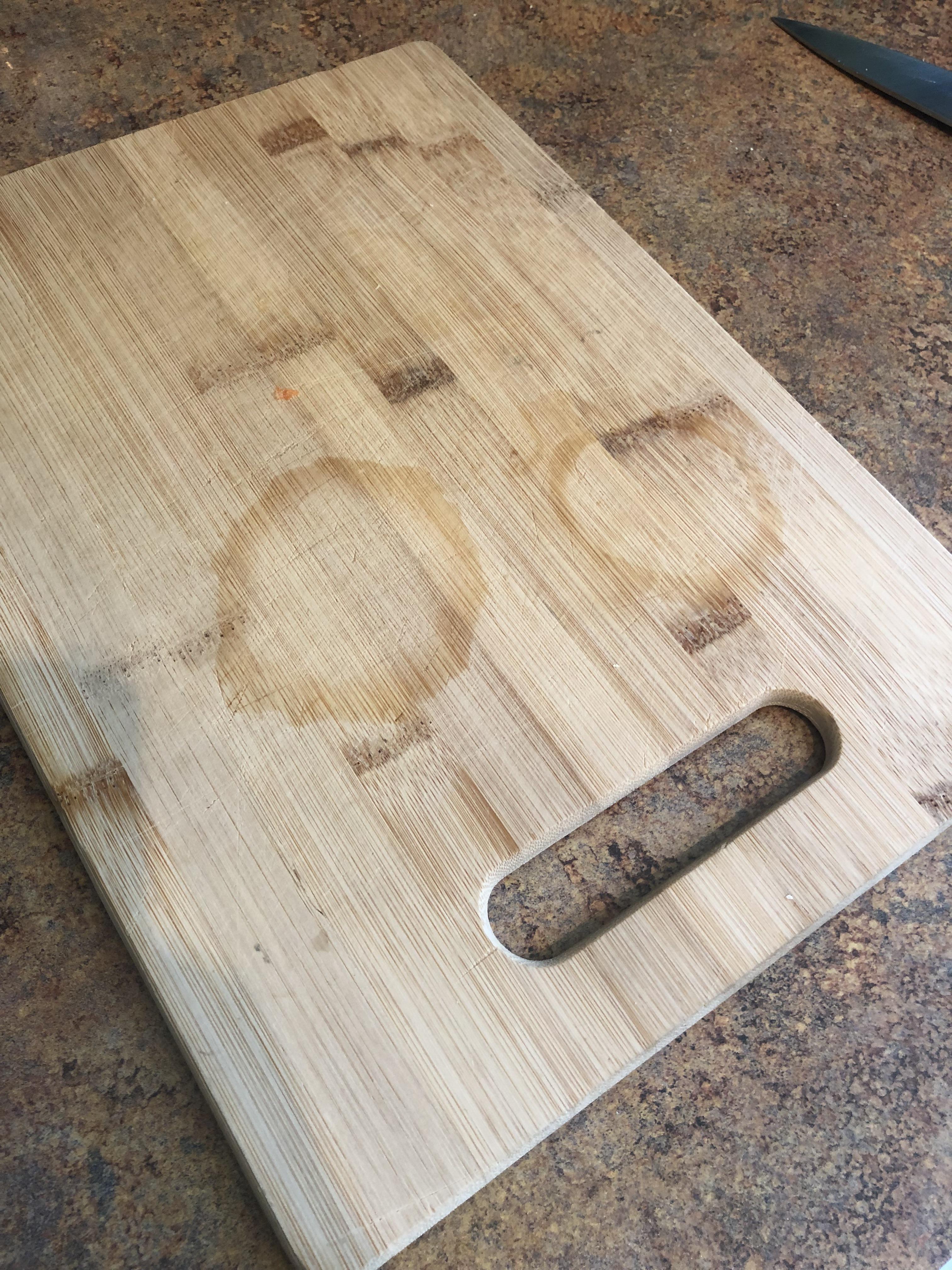 My cutting board has seen terrible things r/Pareidolia
