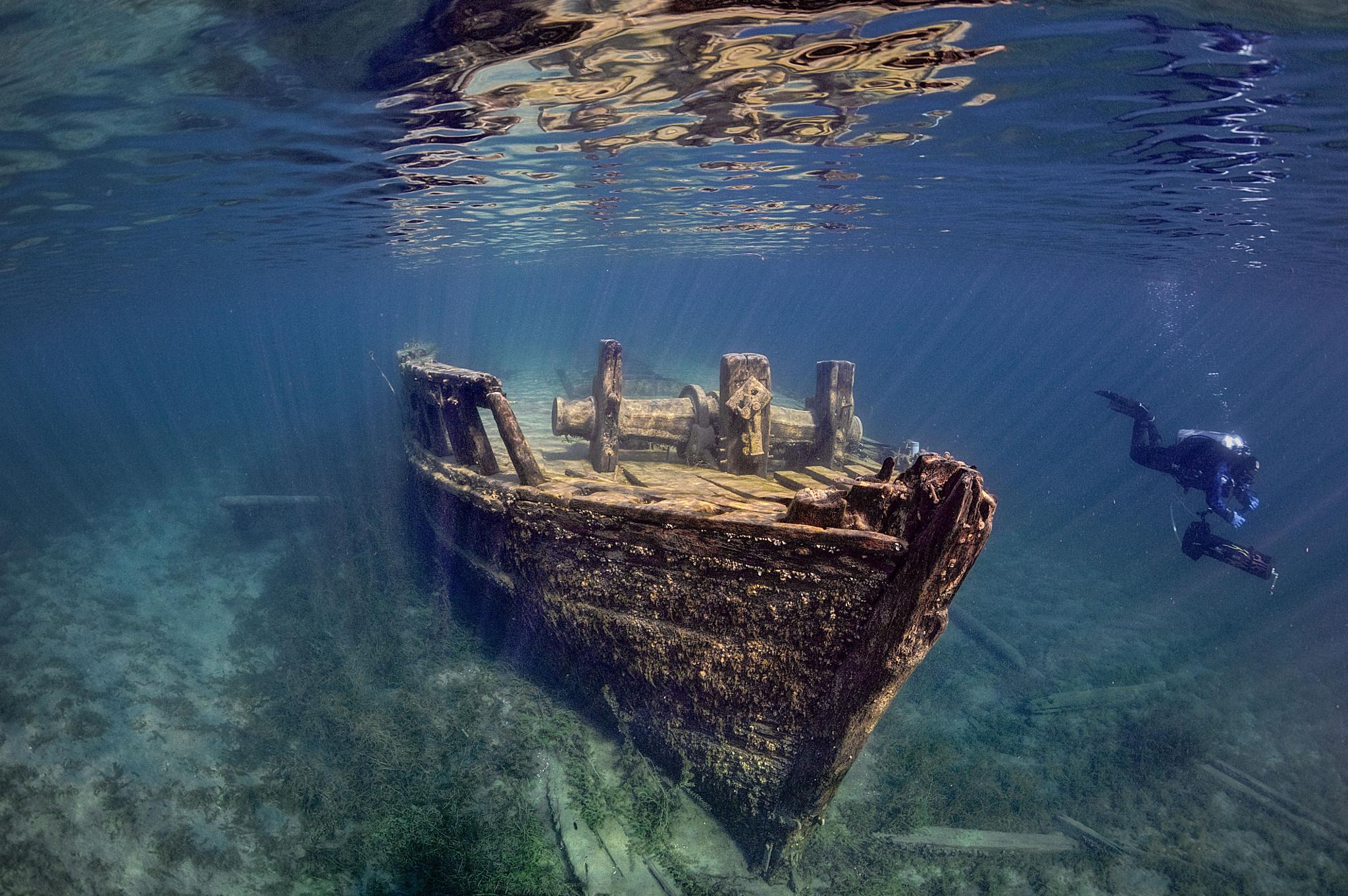 Photographs Of The 1885 "Sweepstakes" Shipwreck, Located 6 Meters Below The Surface And 45 Meters From Shore (Tobermory, Ontario). The Wreck Is Considered To Be One Of The Best Preserved 19Th Century