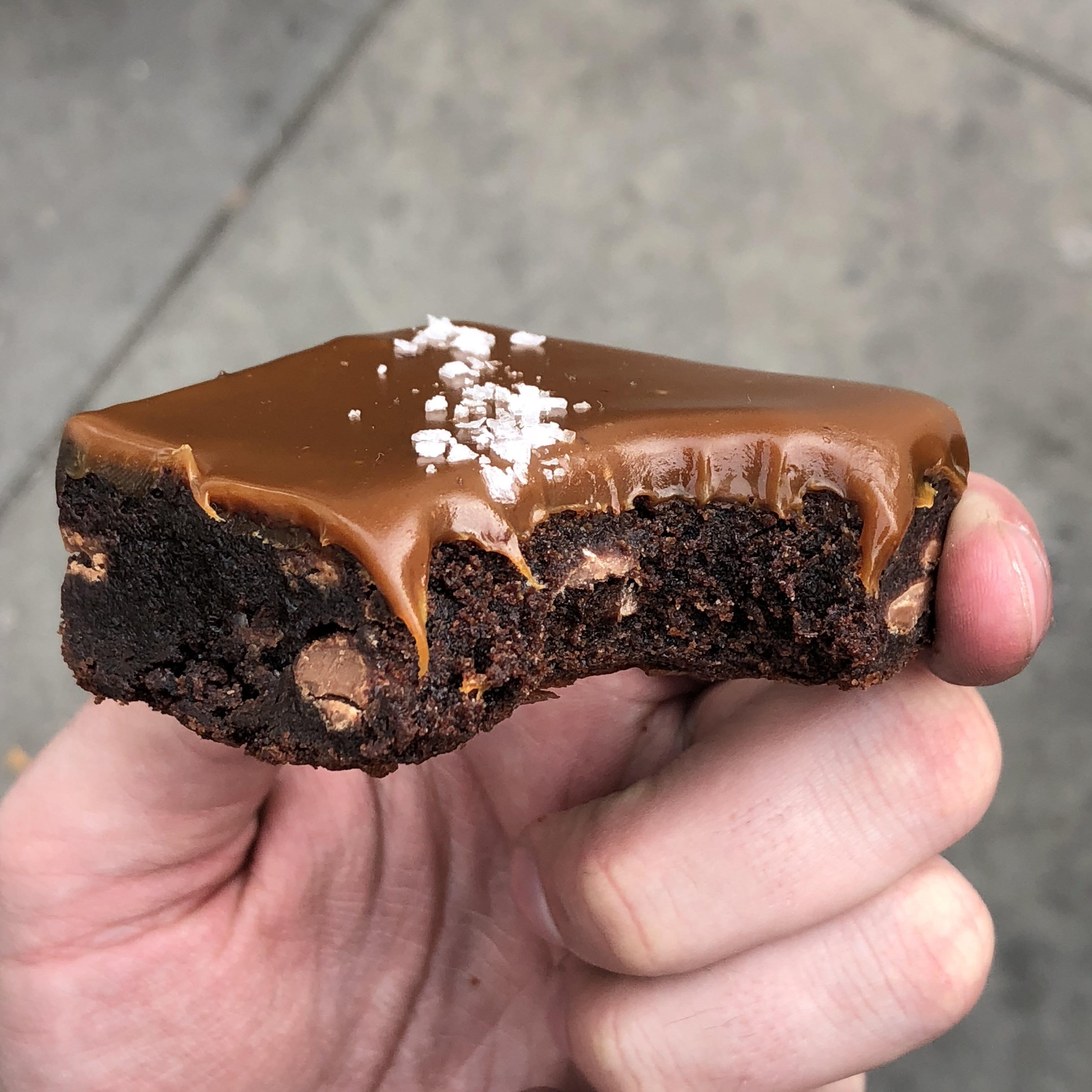 [OC] Salted caramel brownie from Londonâ€™s Dominique Ansel Bakery [1536Ã—