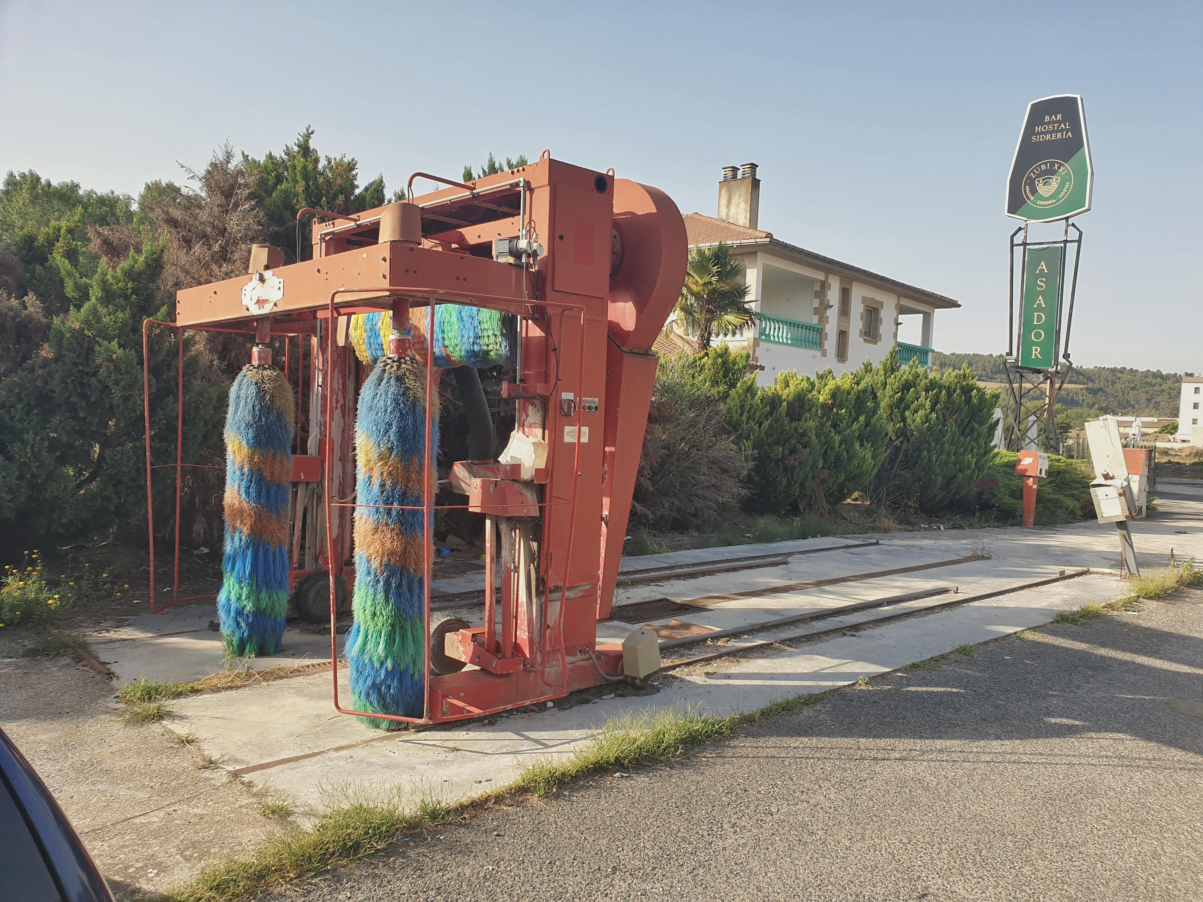 [OC] Abandoned car wash in Puente la Reina, Spain r/AbandonedPorn