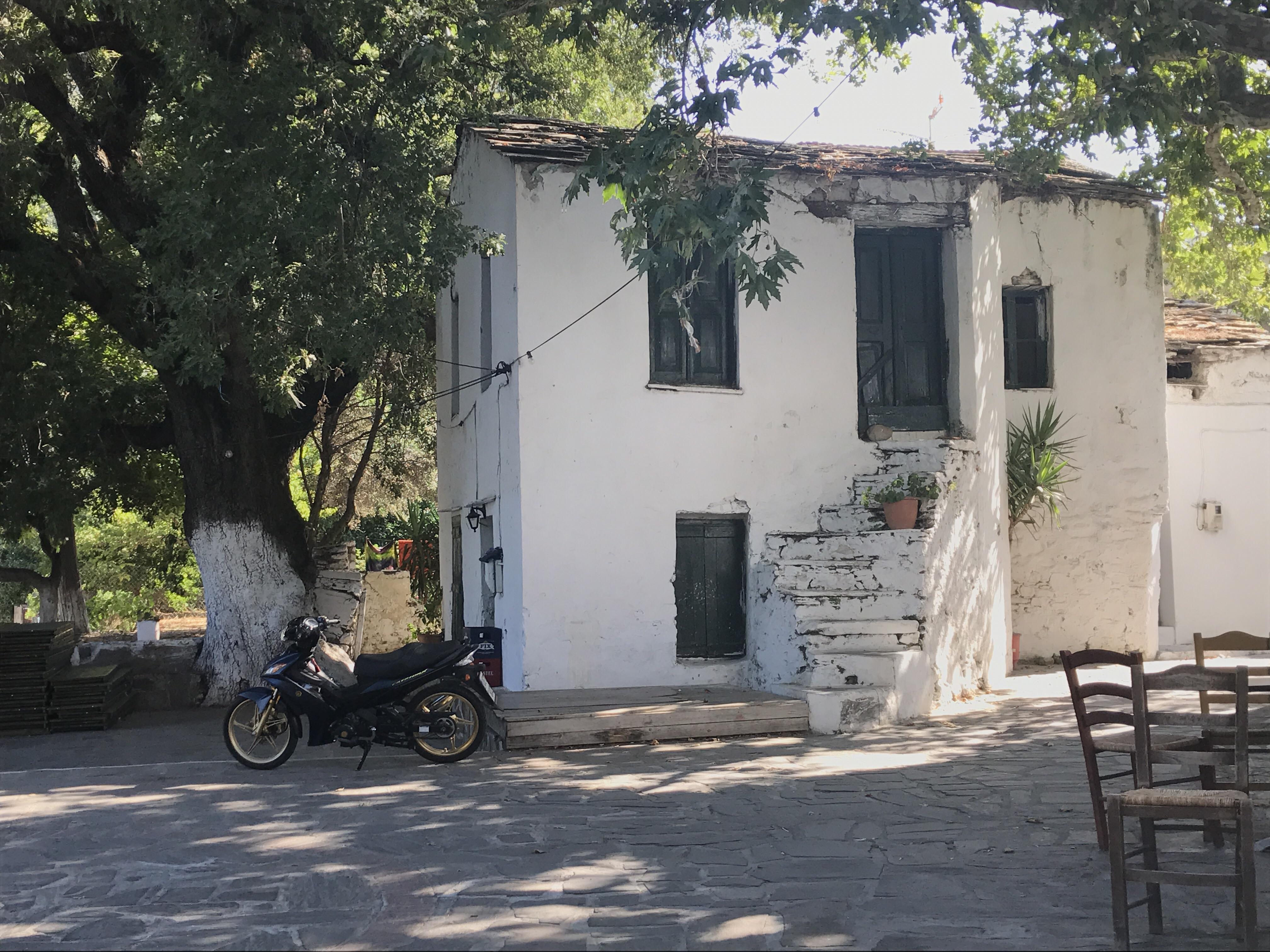 A village house from Ikaria, Greece. r/GreecePics