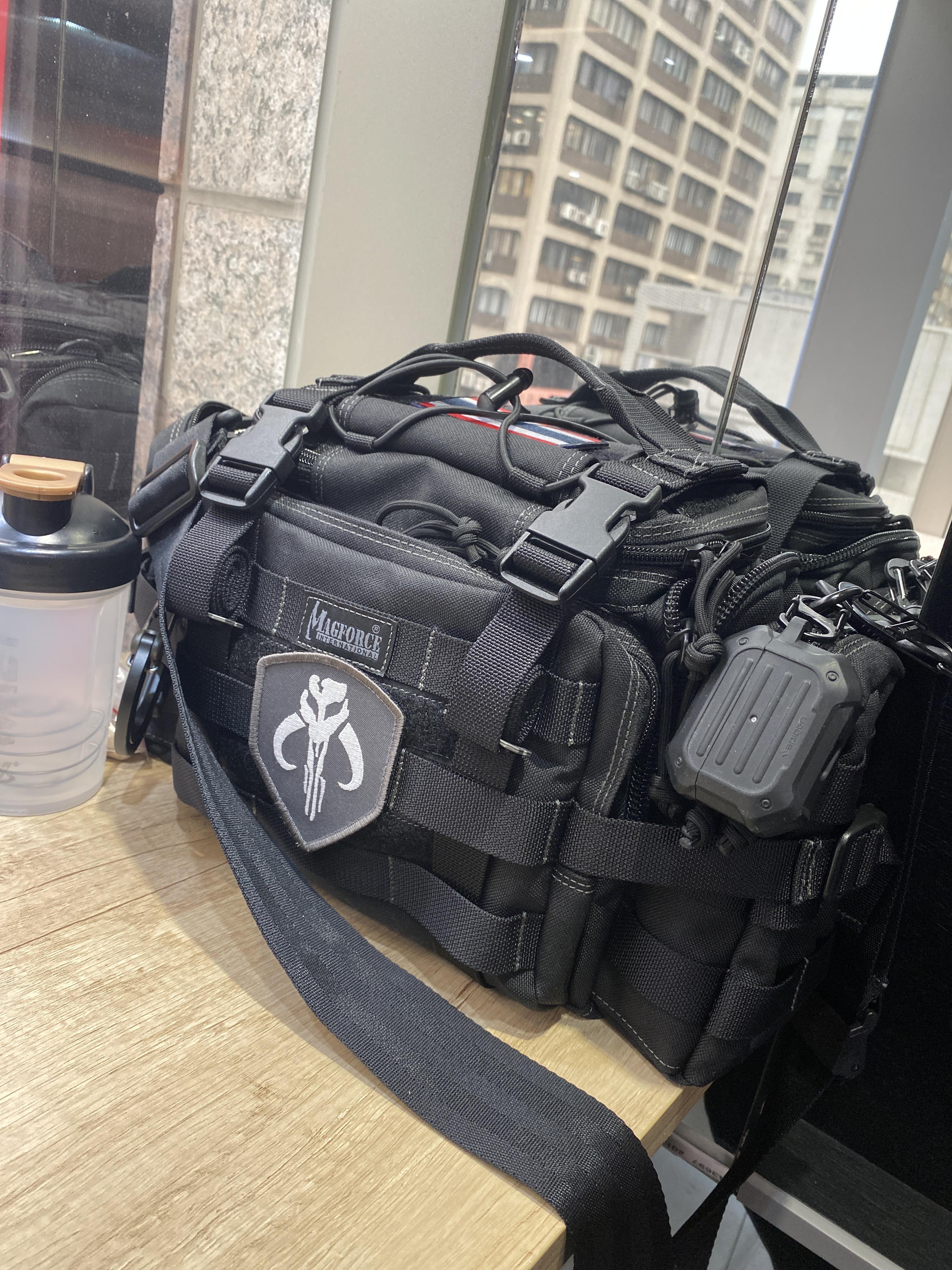 Magforce 0426 (Maxpedition Sabercat) loving my new EDC shoulder bag r